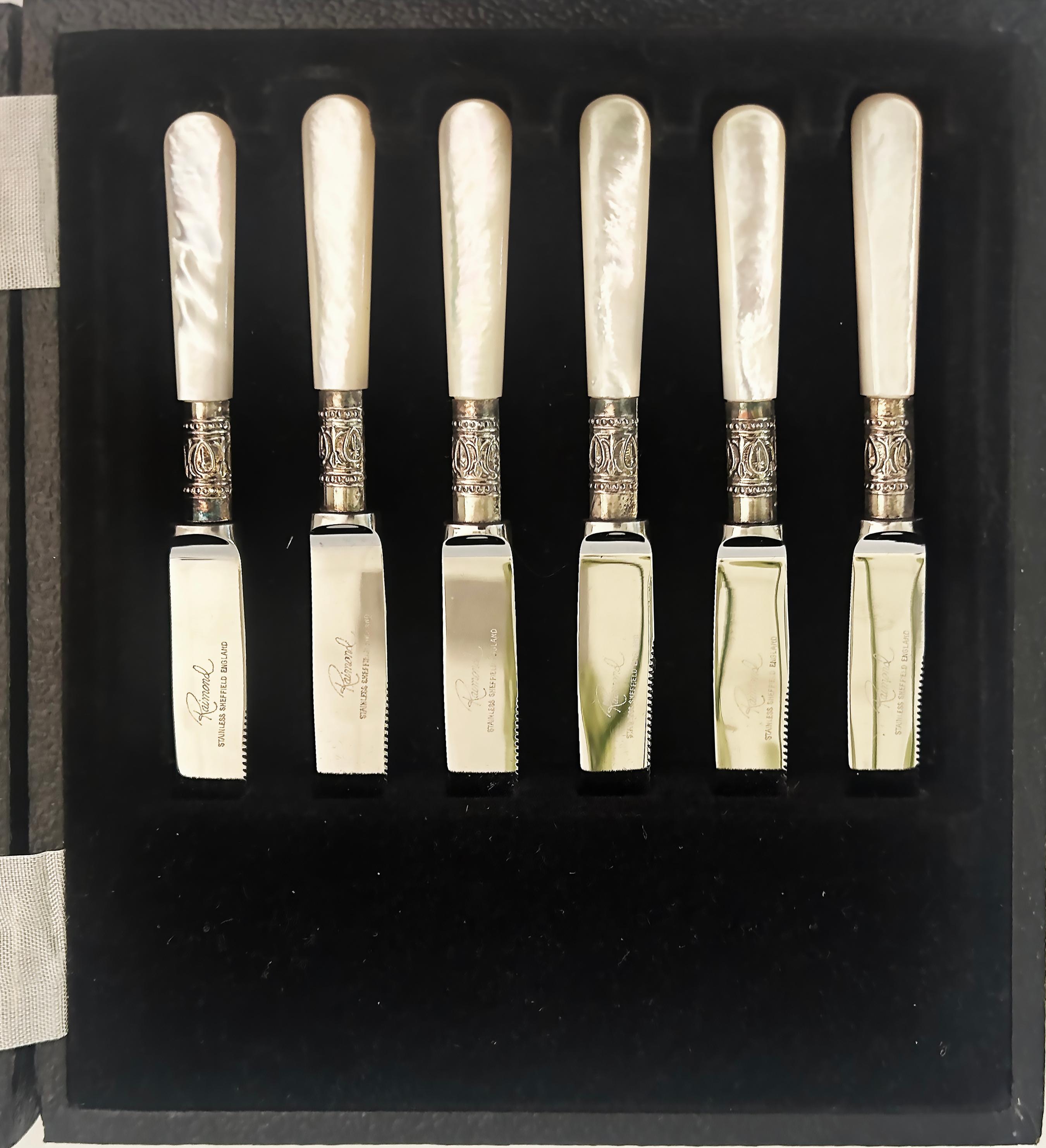 Juego Vintage Raimond Sheffield Inglaterra Cuchillos de Nácar Plateados para Frutas Metal en venta