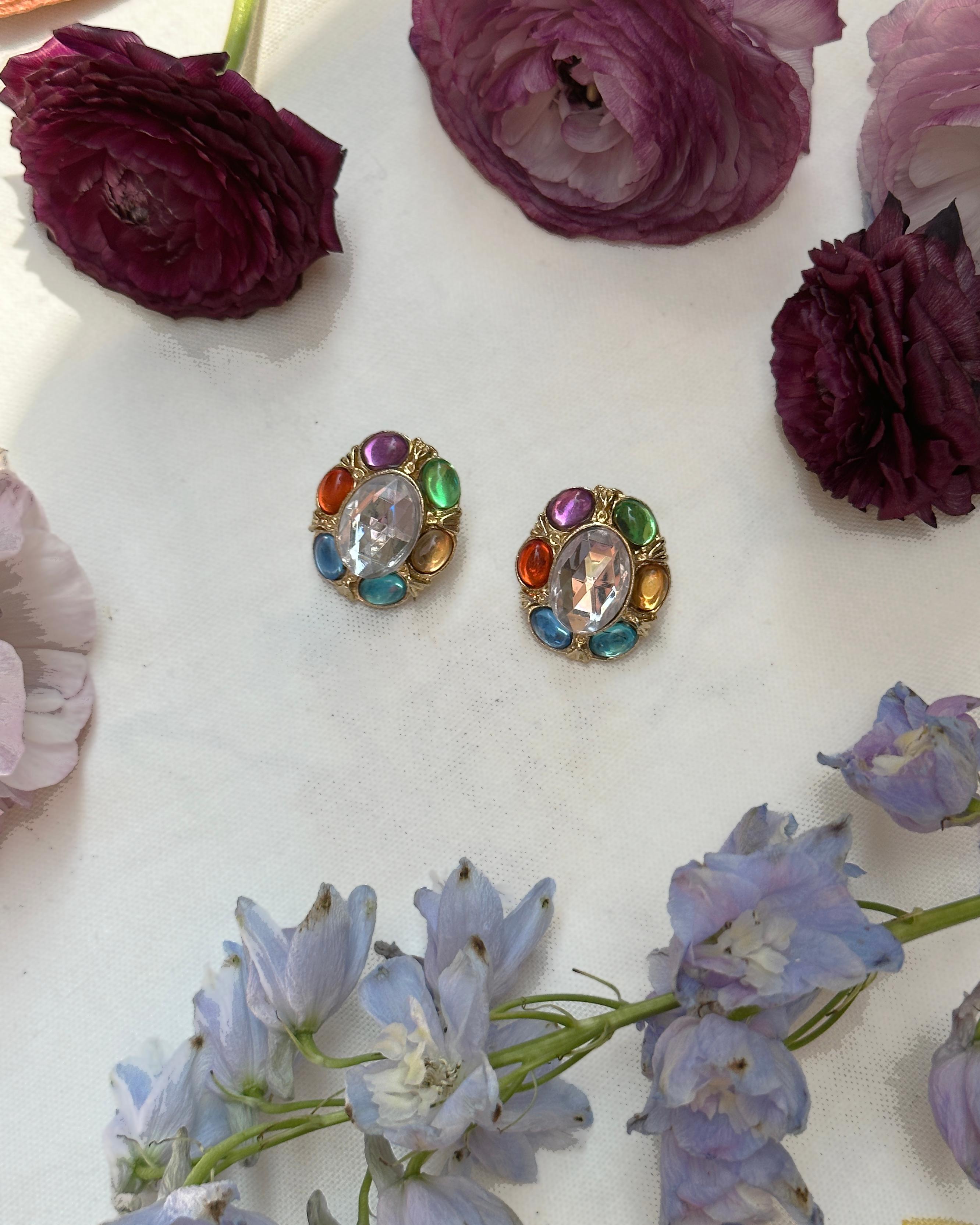 Vintage Rainbow Gem Stud Earrings In Excellent Condition For Sale In New York, NY