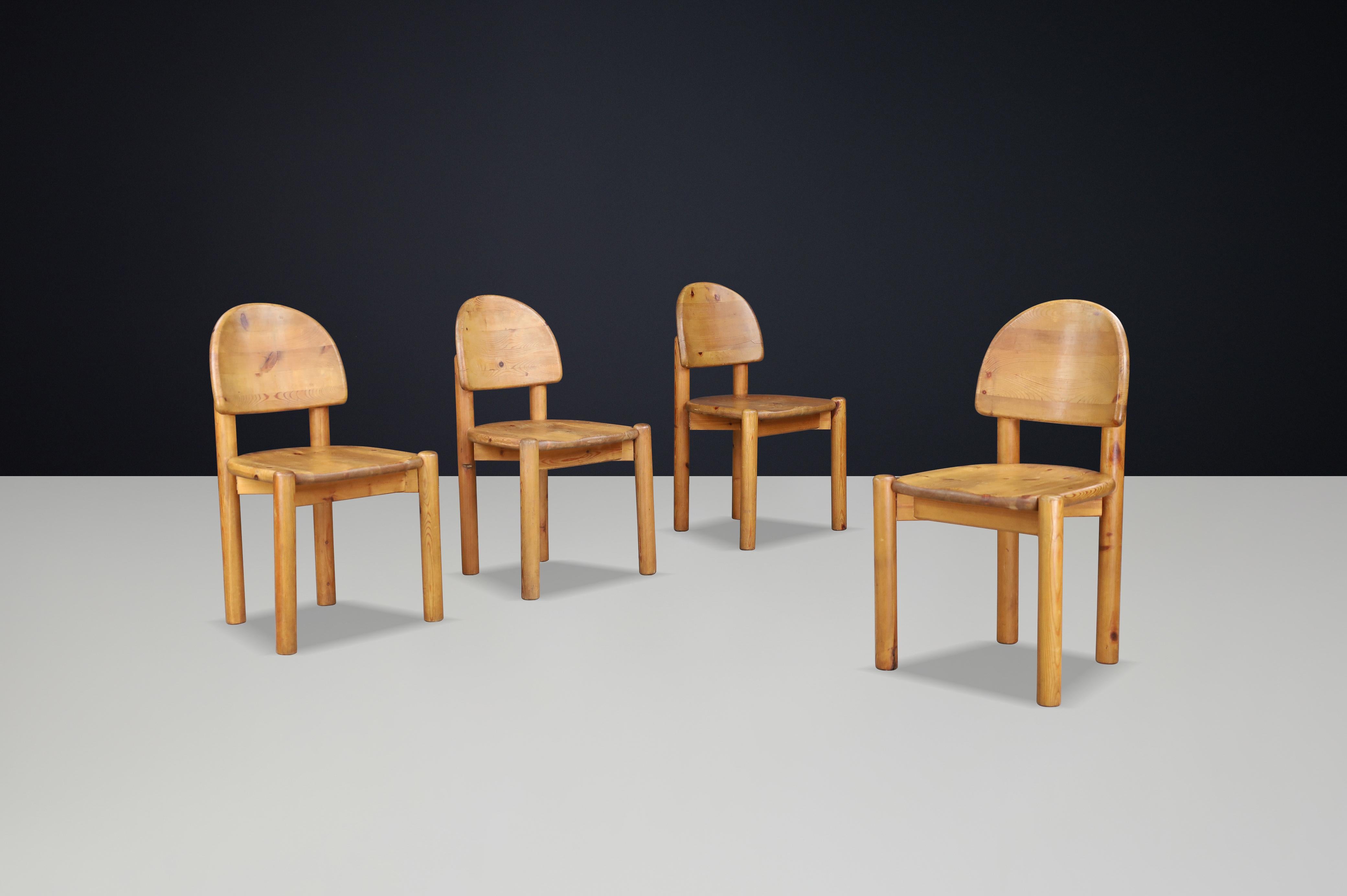 Vintage Rainer Daumiller Solid Pine Dining Chairs - Set of 4, Scandinavian Modern, Denmark, 1970

Cet ensemble de quatre chaises de salle à manger modernes scandinaves vintage a été conçu par Rainer Daumiller et fabriqué par la scierie Hirtshals au
