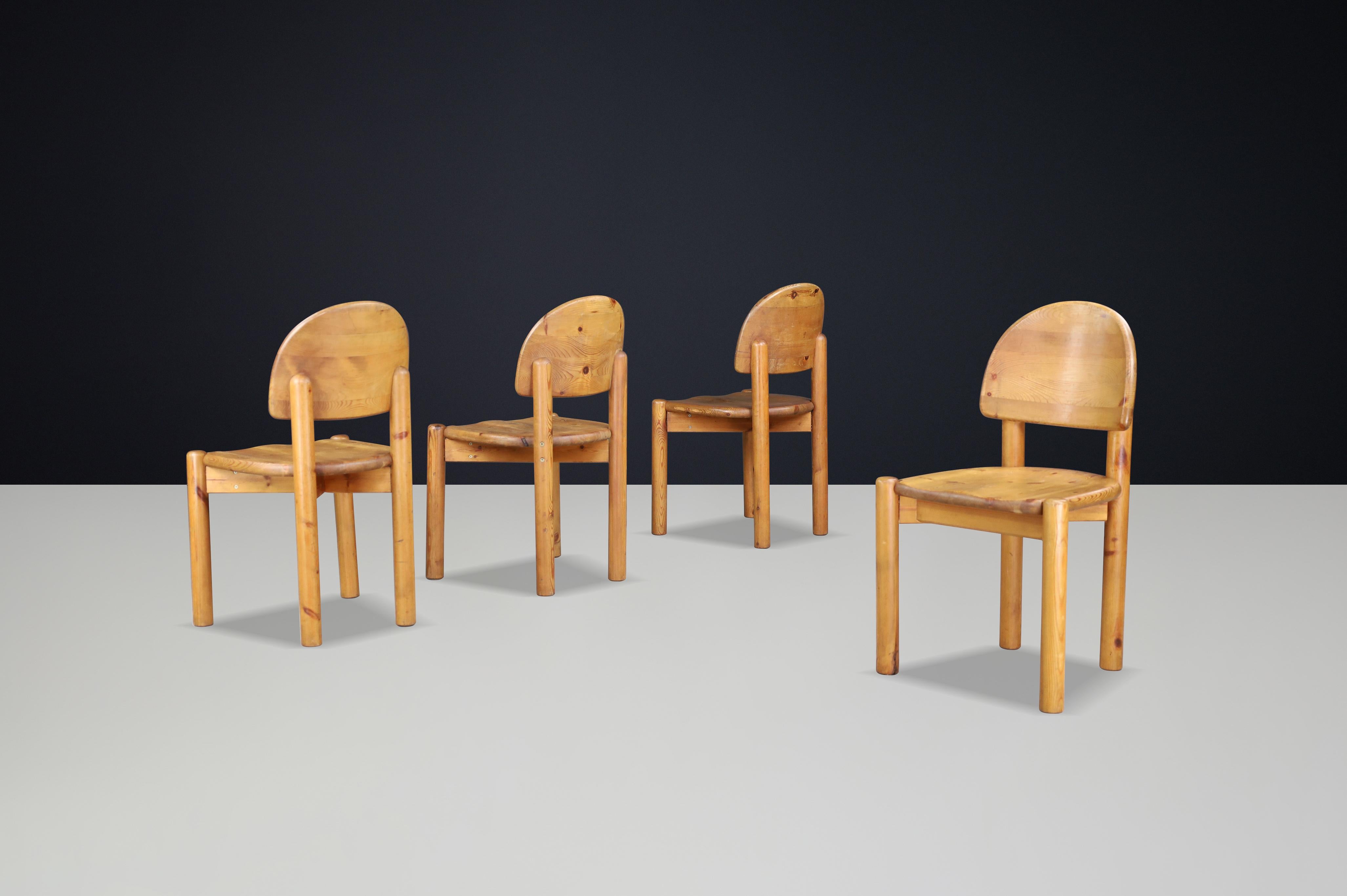 Scandinave moderne Vintage Rainer Daumiller Chaises de salle à manger en pin massif - Lot de 4 The Modern Scandinavian en vente