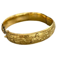 Erhabener Relief-Armreif aus 18 Karat Gelbgold