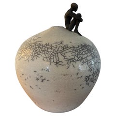 Raku Figurale Vintage-Vase, vom Künstler signiert