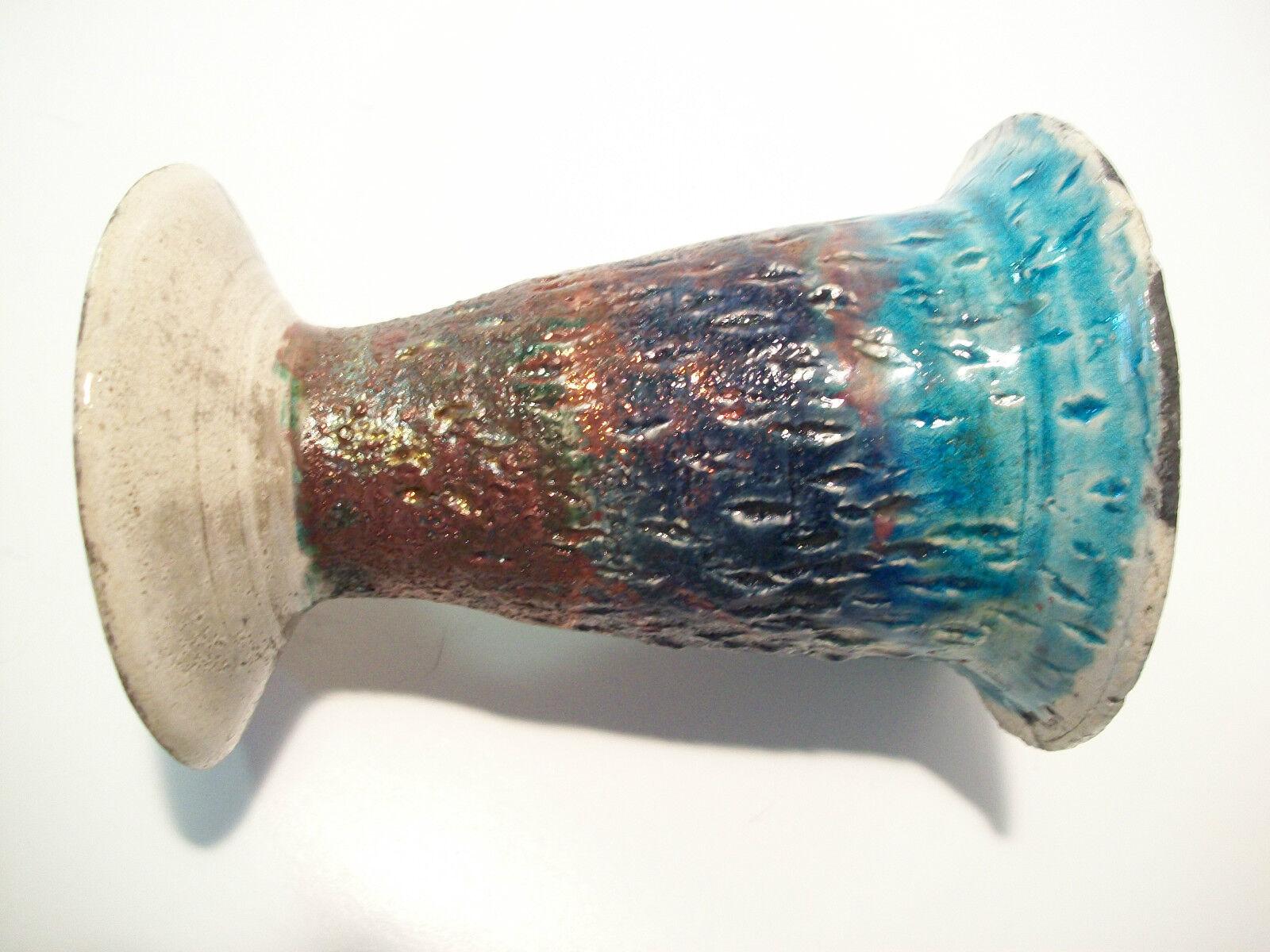 Vintage Raku Studio Pottery Vase - Iridescent Glaze - Signed - Circa 1970's In Good Condition For Sale In Chatham, ON