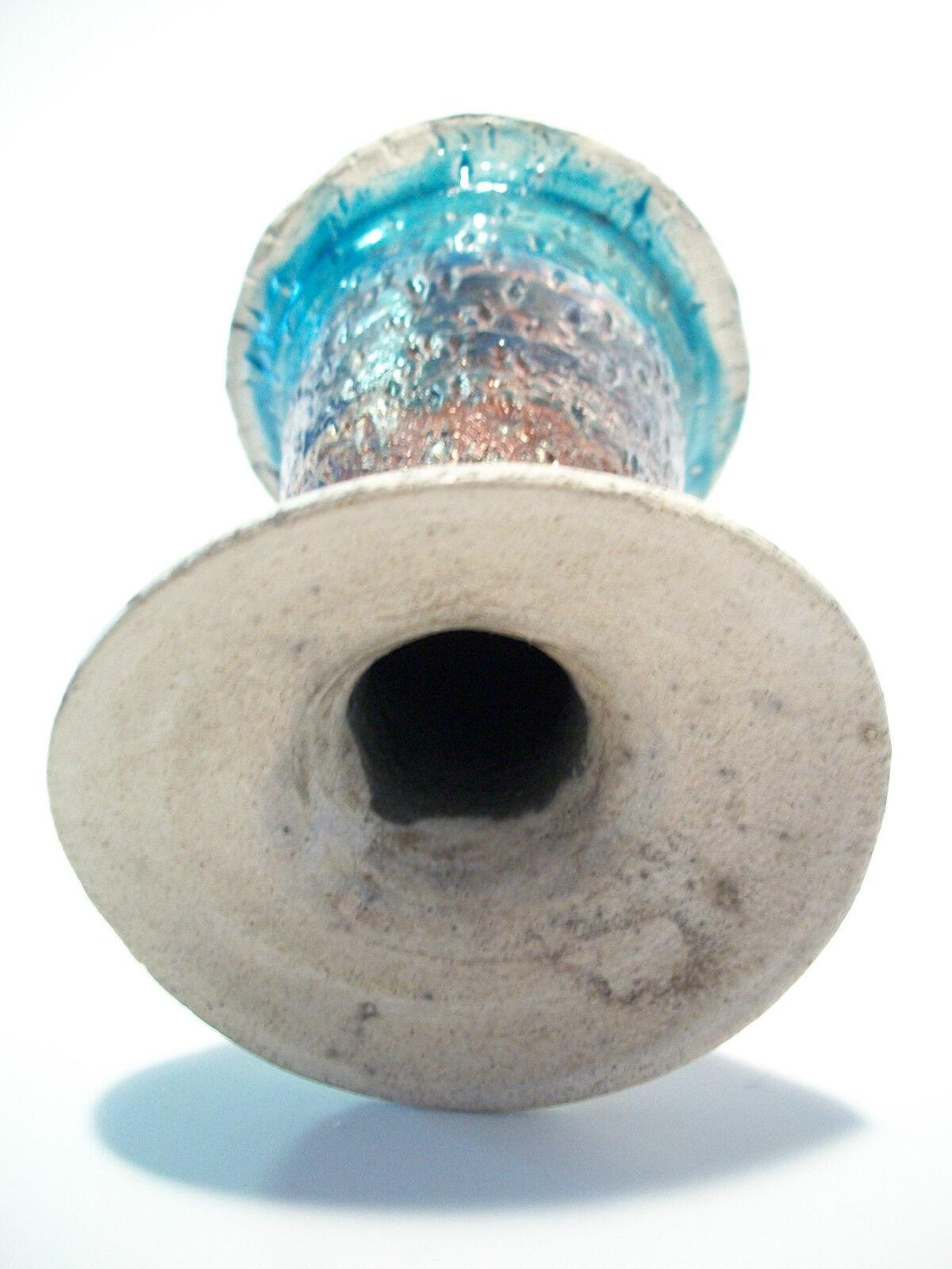 Vintage Raku Studio Pottery Vase - Iridescent Glaze - Signed - Circa 1970's In Good Condition For Sale In Chatham, ON