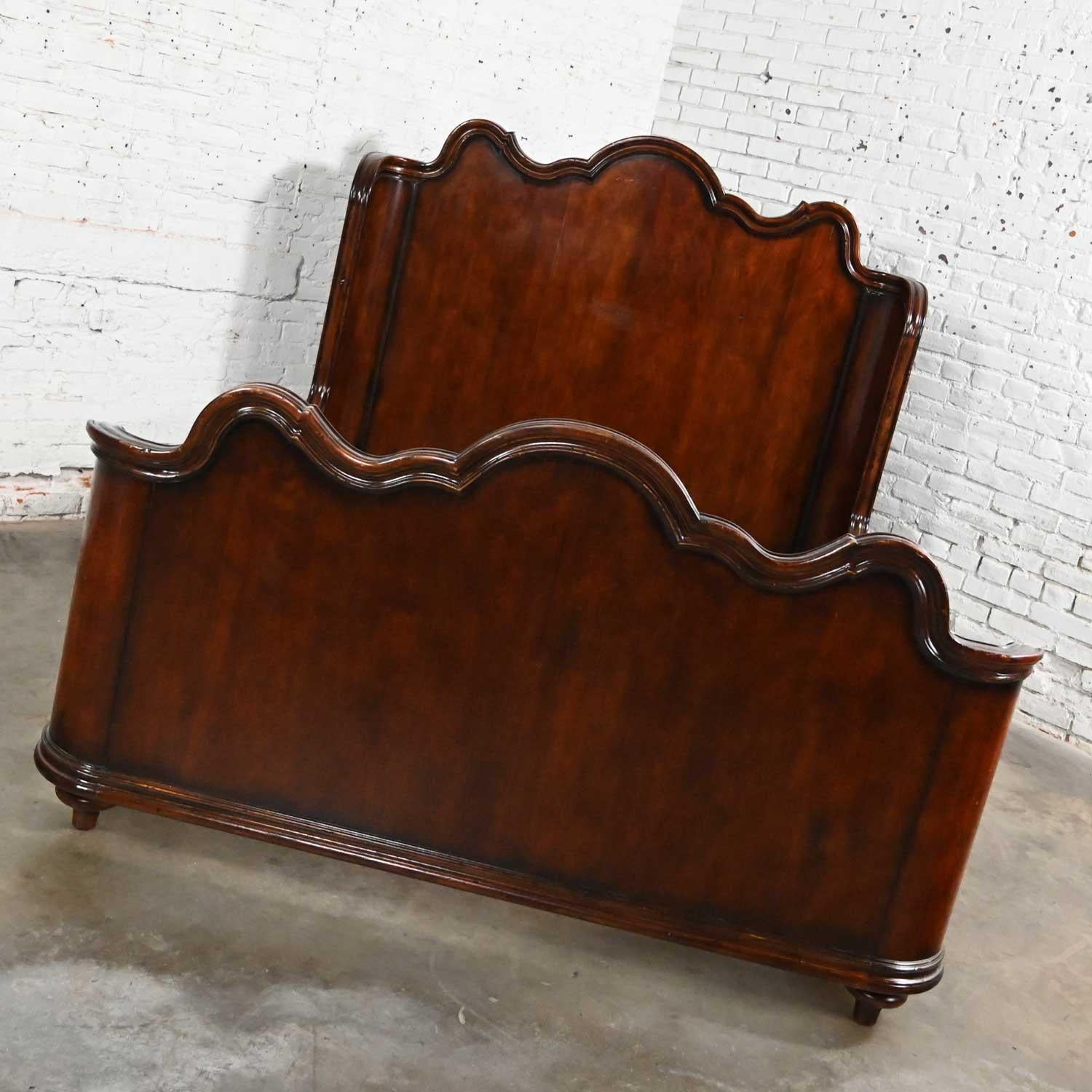 20th Century Vintage Ralph Lauren Mahogany Scalloped Wingback Sleigh Queen Bed