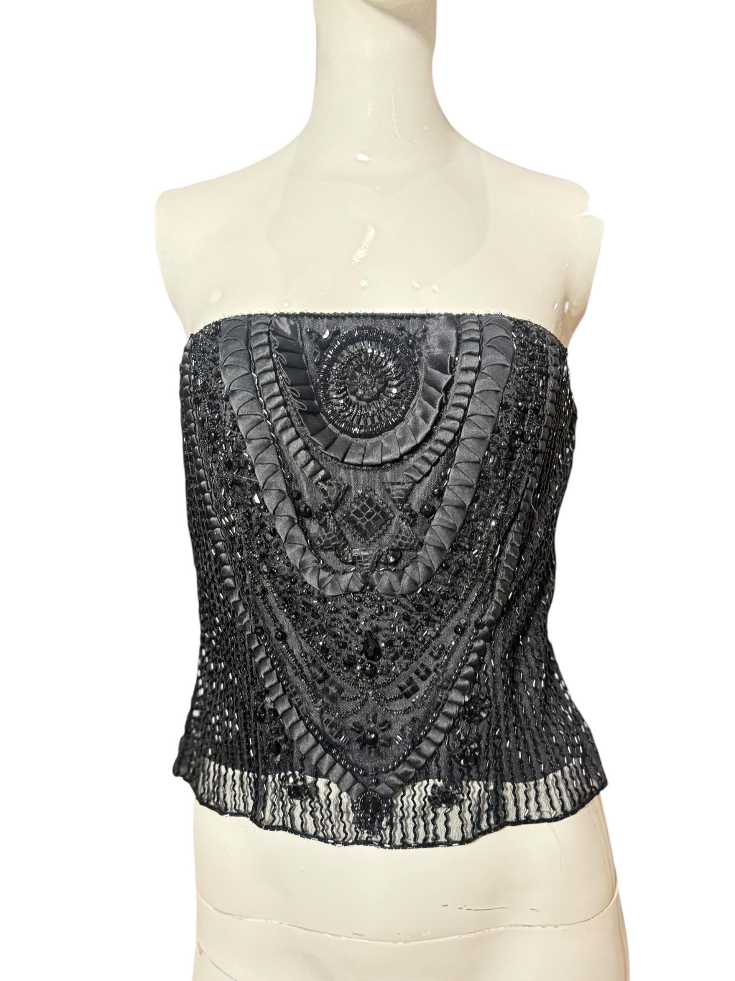 Ce bustier vintage de la Collection S de Ralph Lauren relève de la haute couture. Il est neuf, sans étiquette, et n'a jamais été porté. Probablement une pièce unique portée lors d'un défilé, elle est entièrement perlée à la main et incrustée de