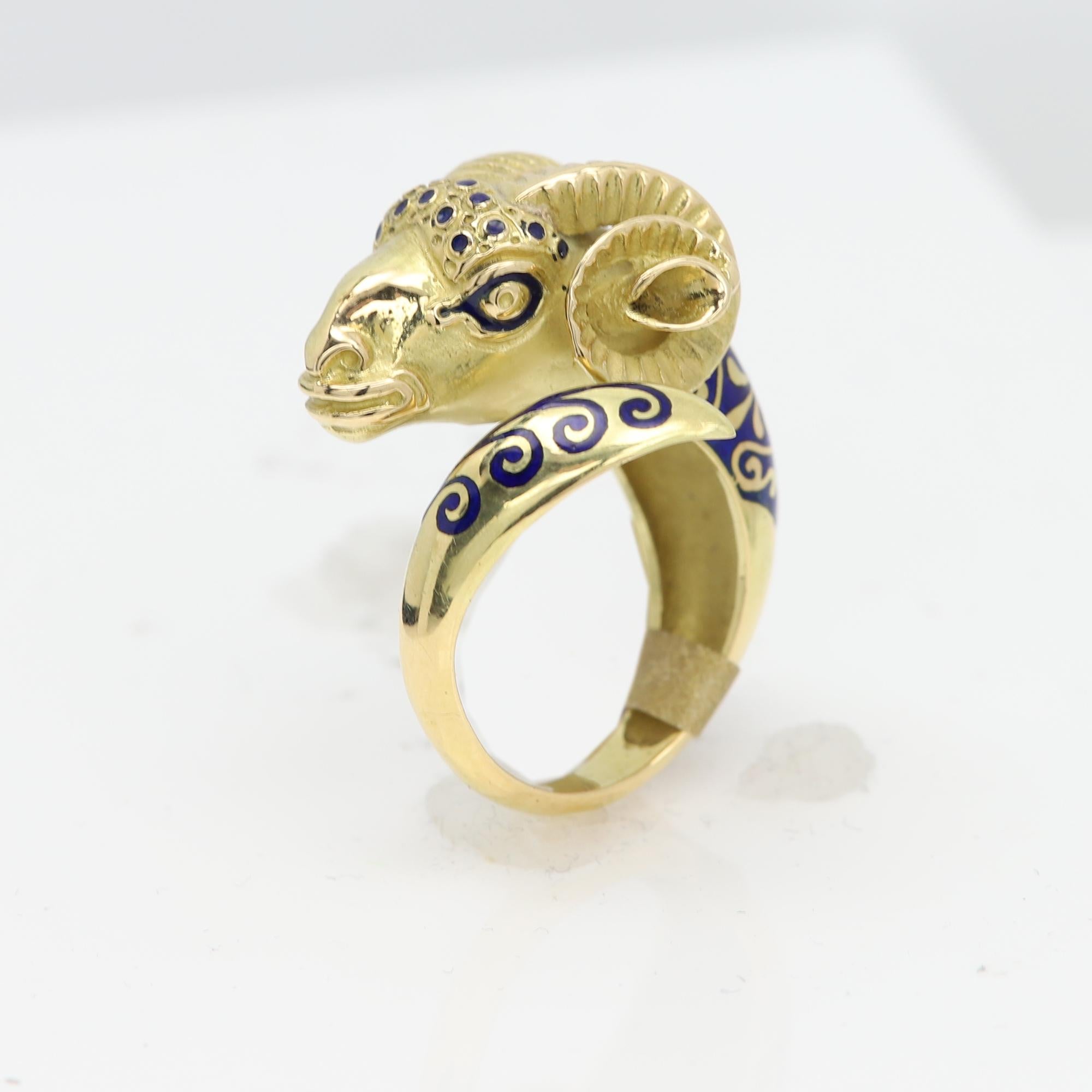 Vintage Ram Enamel Ring 18 Karat Yellow Gold Ram In Excellent Condition For Sale In Brooklyn, NY