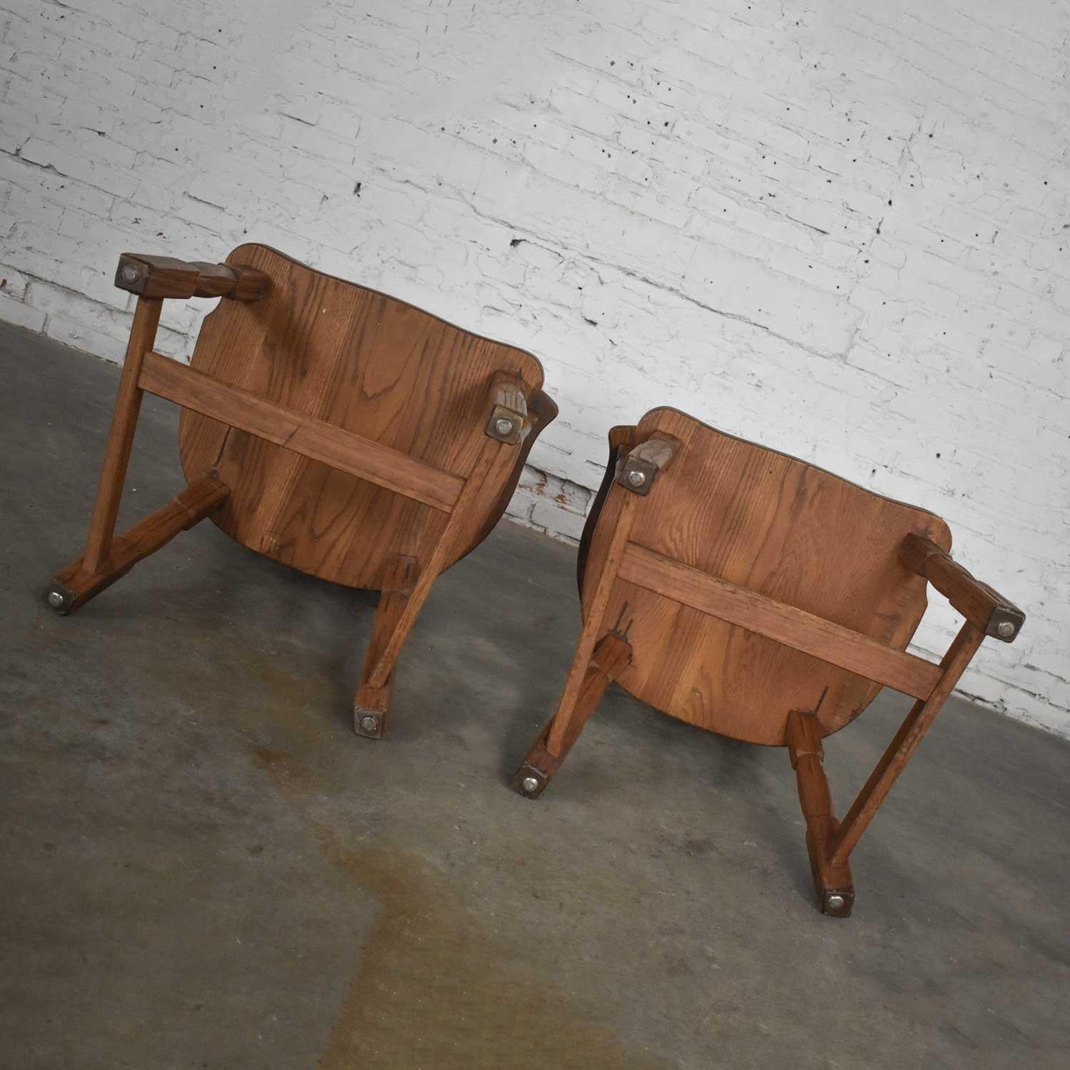 Paire de fauteuils de capitaine vintage en chêne de ranch par A. Brandt, finition marron gland en vente 9