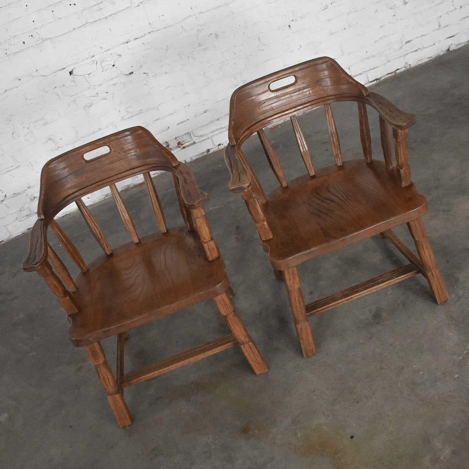Rustique Paire de fauteuils de capitaine vintage en chêne de ranch par A. Brandt, finition marron gland en vente