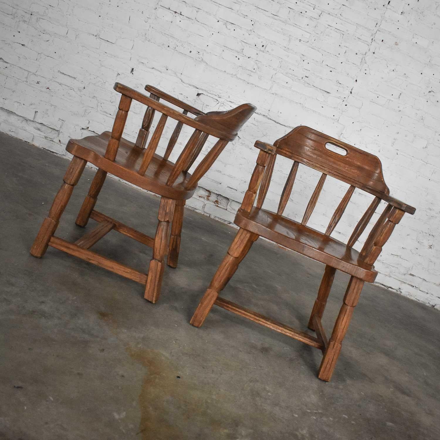 Américain Paire de fauteuils de capitaine vintage en chêne de ranch par A. Brandt, finition marron gland en vente