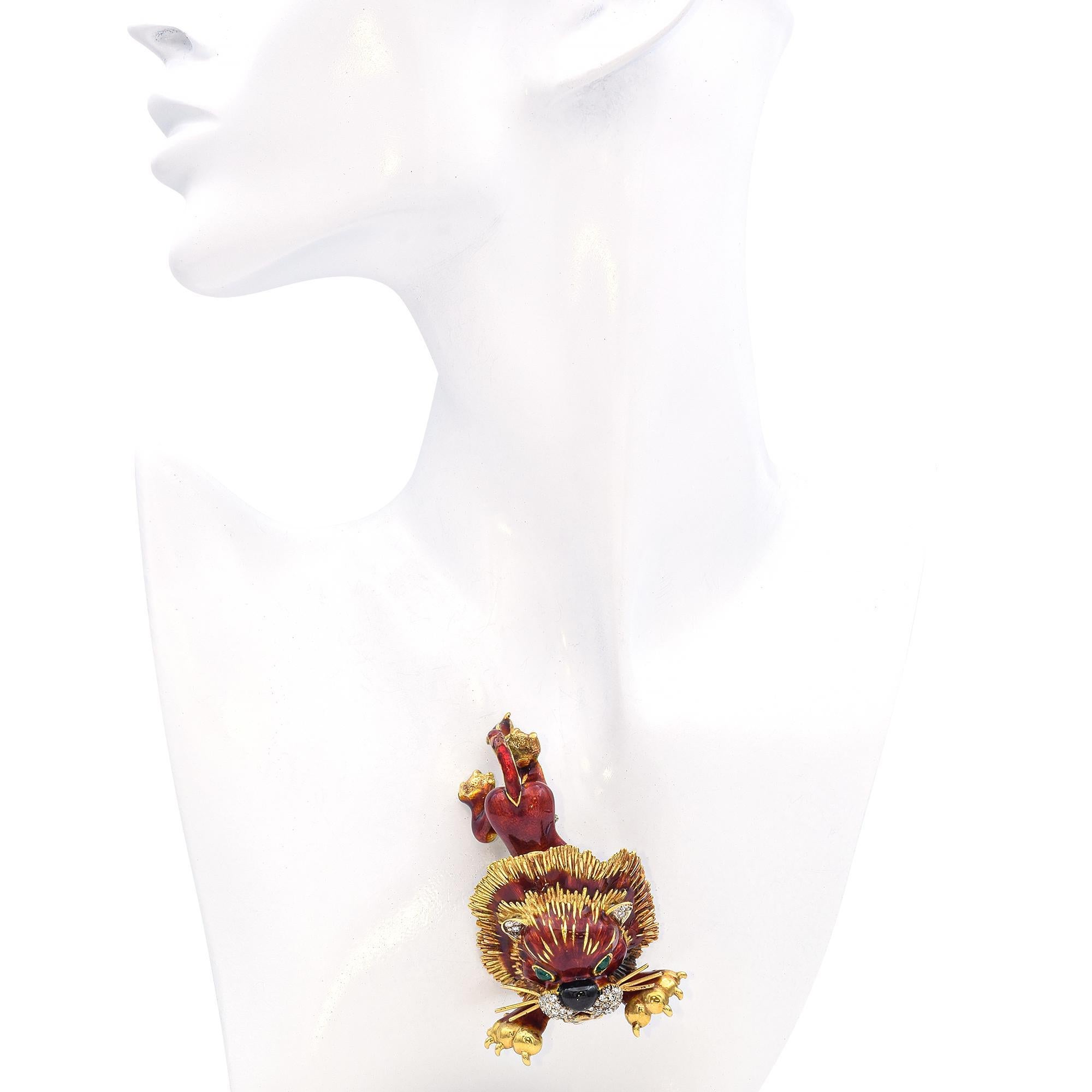 Taille ronde Vintage Rare or jaune 18k diamant et émail émeraude Lion Fourrure Clip Broche en vente
