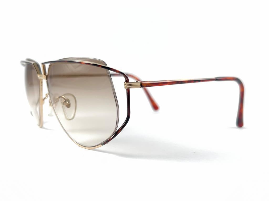 Beige Vintage Rare 1970's Tura 425 Tortoise Oversized Brown Lenses Sunglasses For Sale