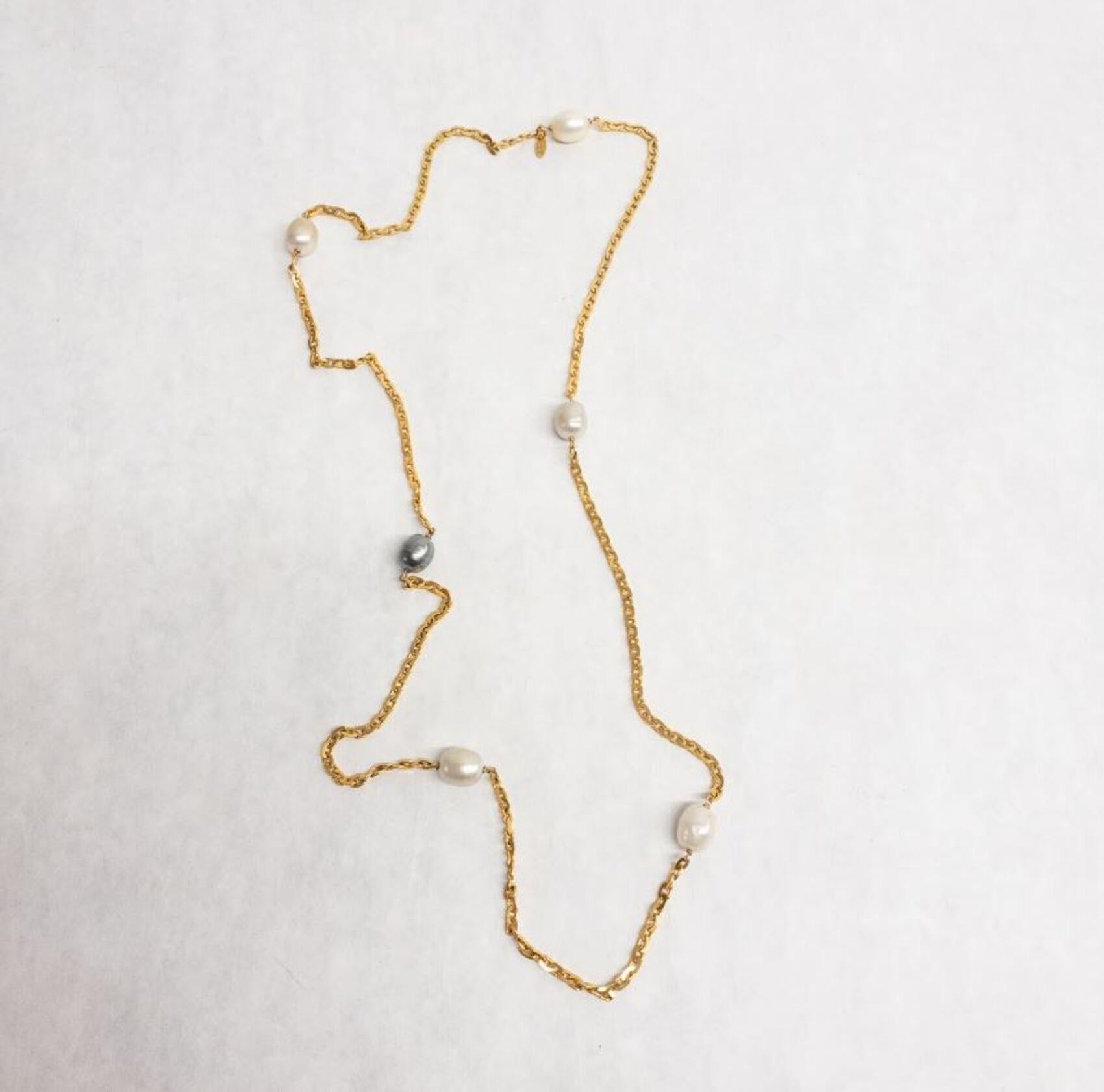 
Incredibly chic necklace from the Autumn-Winter 1996 Chanel collection. This beautiful goldtone chain with six faux baroque pearls in white and grey is simply irresistible. This necklace complements timeless styles.  A classic piece of jewerly from