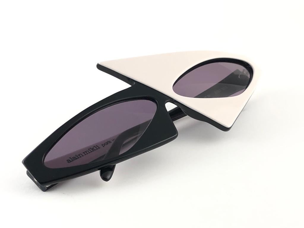 Women's or Men's Vintage Rare Alain Mikli AM 030 103 Asymmetrical Black & White Sunglasses 1987