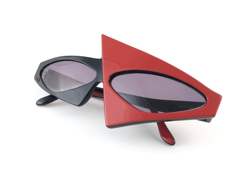 
Alain Mikli, has since 1978 been ahead of his time, producing avant garde and provocative eyewear pairing design and an absolute understanding of the era he was living in.
Complimenting the genius of diverse plastics artist like Andy Warhol,