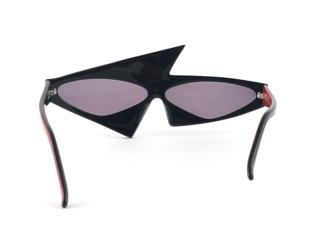 Women's or Men's Vintage Rare Alain Mikli AM 030 Asymmetrical Black & Red Sunglasses 1987