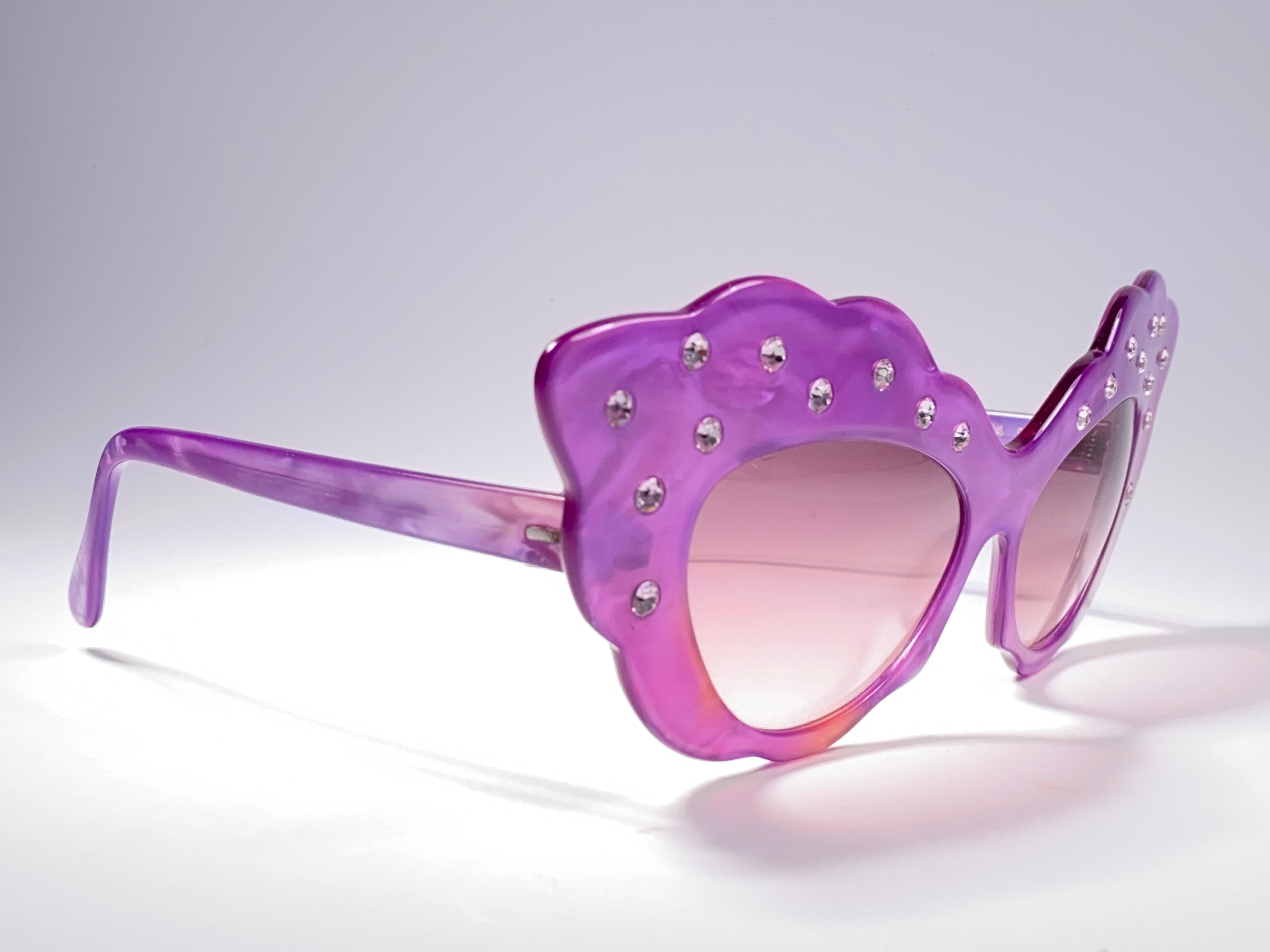 Seldom Vintage Rare Alain Mikli 1990's fuchsia oversized cat eye adorned with rhinestones frame.

Light gradient lenses.

Please consider that this item is nearly 40 years old so it could show minor sign of wear due to storage.

Made in France.