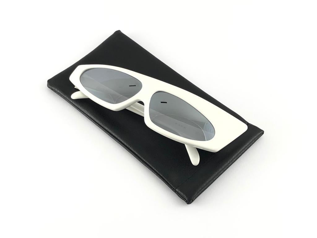 Women's or Men's Vintage Rare Alain Mikli AM84 Asymmetric White Made in France Sunglasses 1989 For Sale