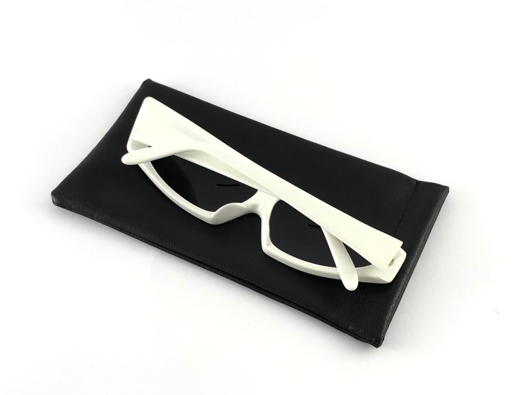 Vintage Rare Alain Mikli AM84 Asymmetric White Made in France Sunglasses 1989 For Sale 1