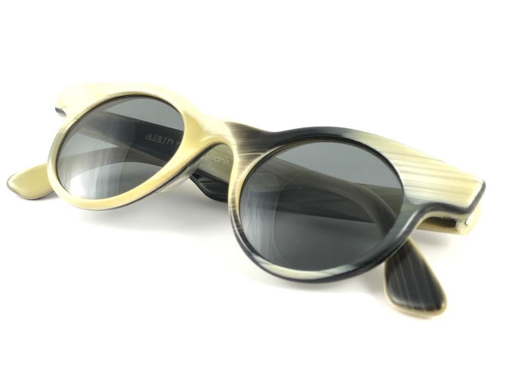 Vintage Rare Alain Mikli AM89 0134 Horn Pattern France Sunglasses 1989 For Sale 2