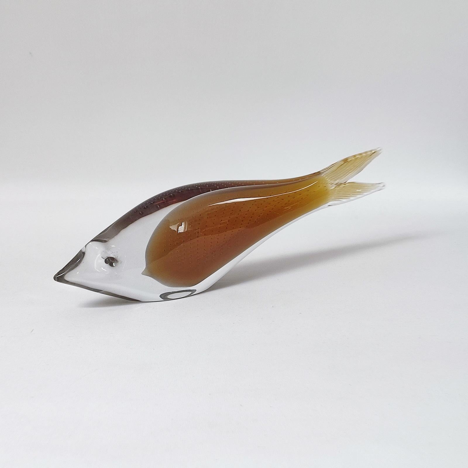 Mid-Century Modern Rare poisson en verre ambré de 32 cm de long, années 1960 en vente