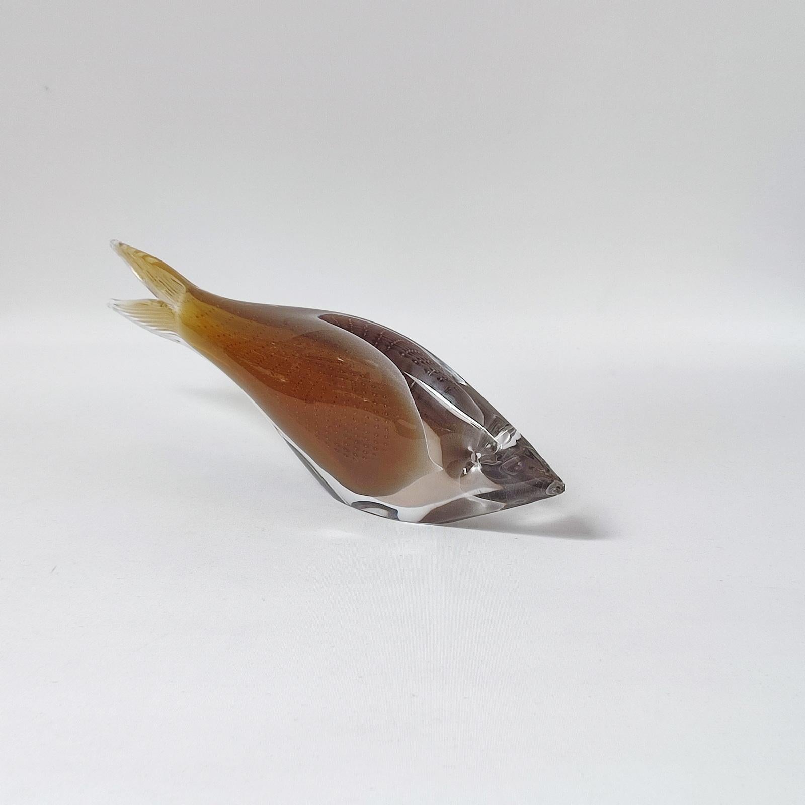 Fait main Rare poisson en verre ambré de 32 cm de long, années 1960 en vente