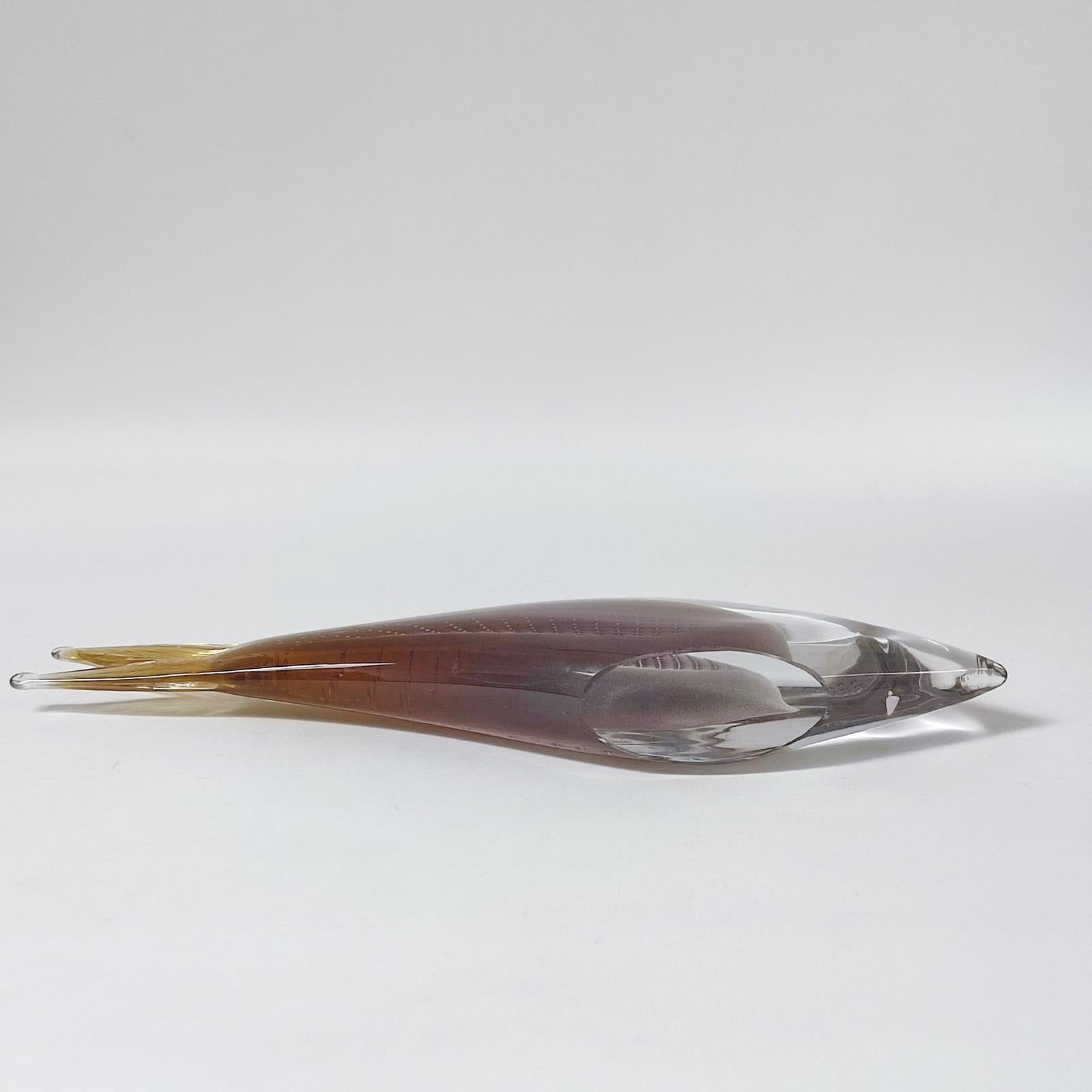 Verre d'art Rare poisson en verre ambré de 32 cm de long, années 1960 en vente