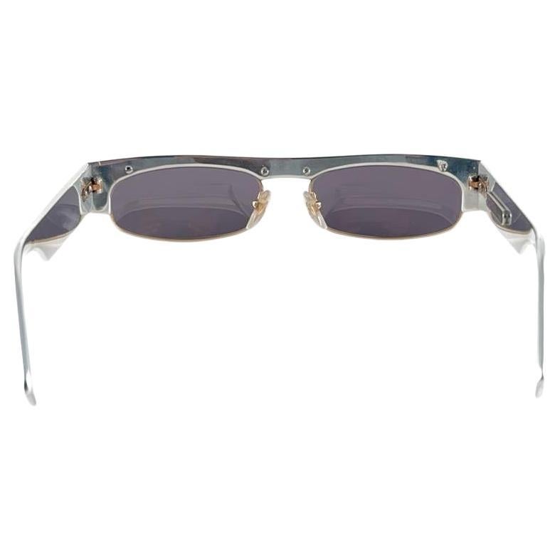 
Mint 1990’S Atelier Alain Mikli silver Frame Sporting Medium full mirror  Lenses. 
This Item Show Minor Sign Of Wear on the frame in the form of hairlike scratches Due To Storage 
A Real Sought After Piece.



Hand Made In France



Front          