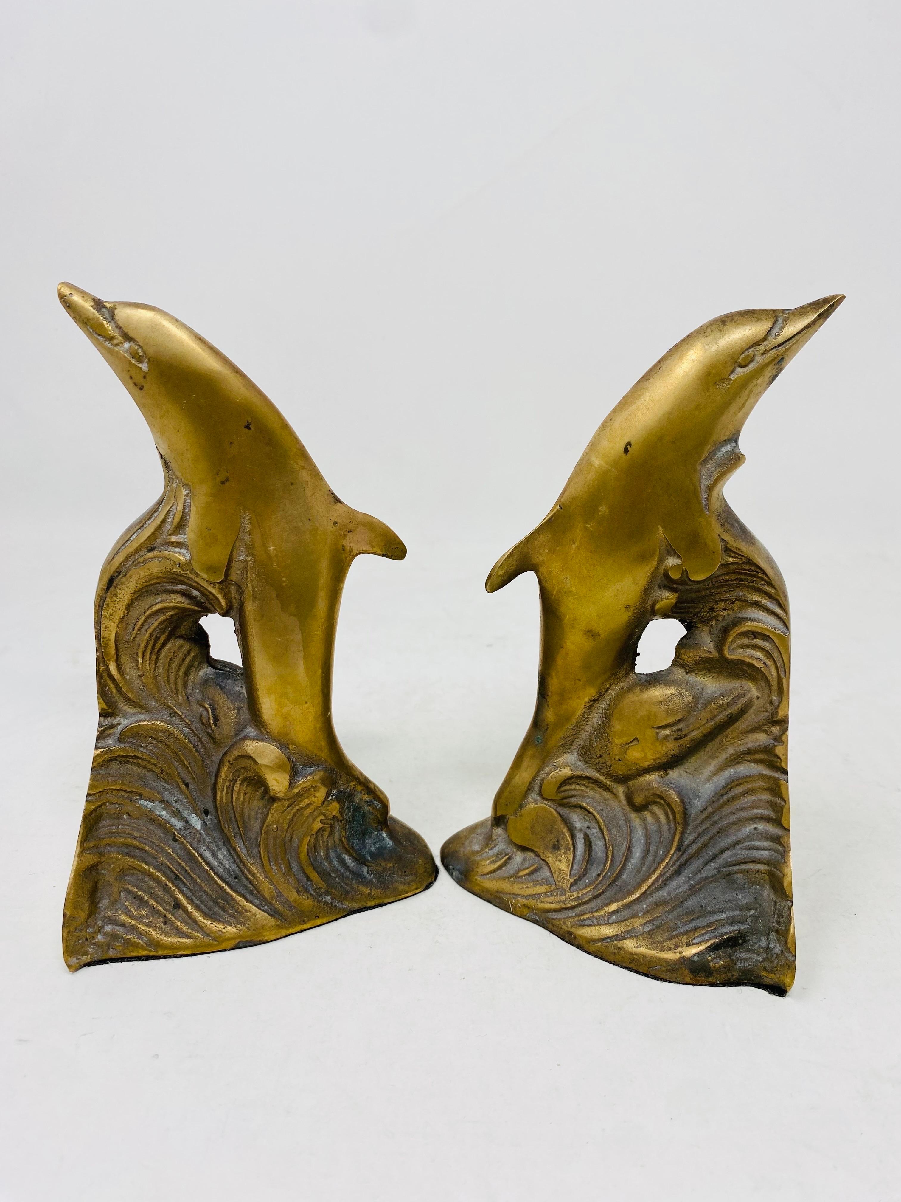 Sujetalibros Escultura Delfín Vintage Rara de Latón Regencia de Hollywood en venta