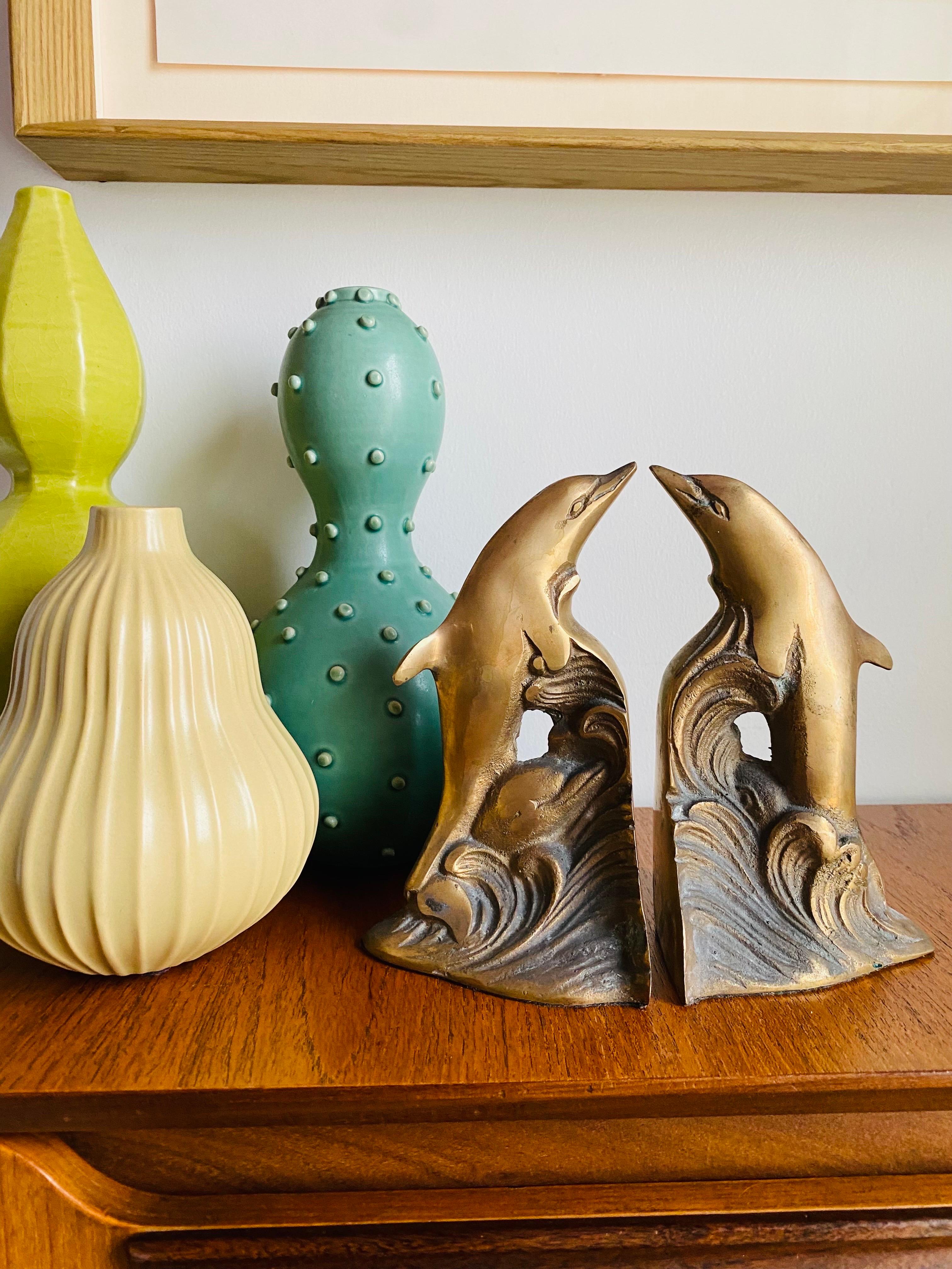 Sujetalibros Escultura Delfín Vintage Rara de Latón en venta 1