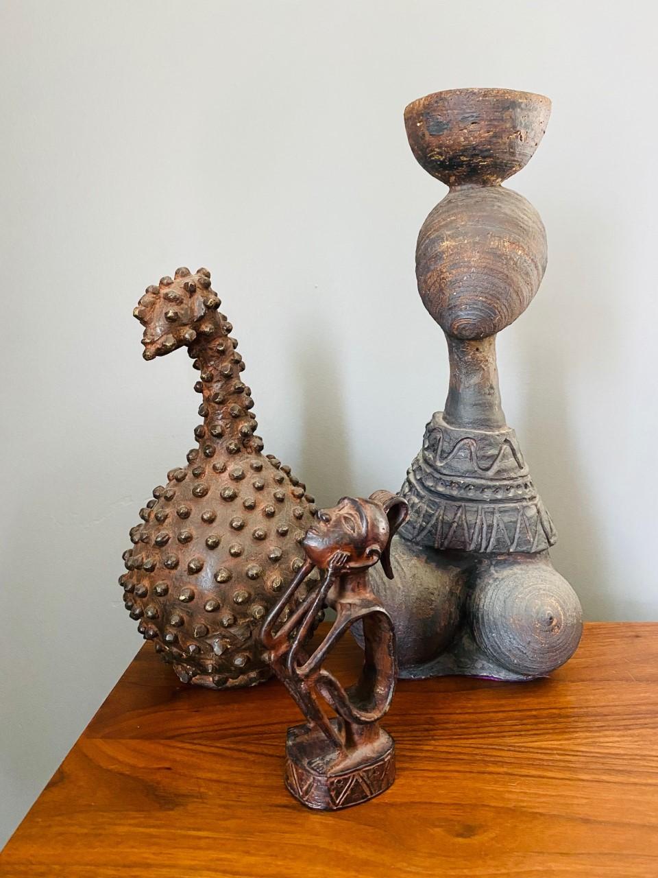 Seltene Bronze-Steinleuchter-Skulptur, Stammeskunst (Handgefertigt) im Angebot