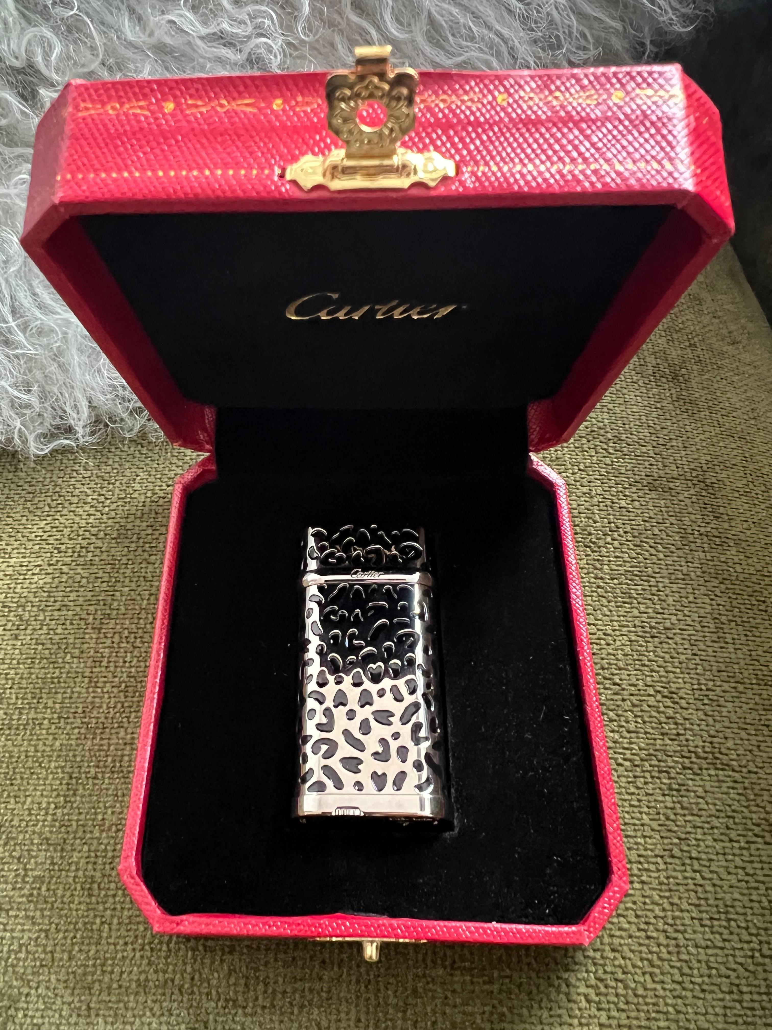 Accendino Cartier vintage e raro con smalto nero 