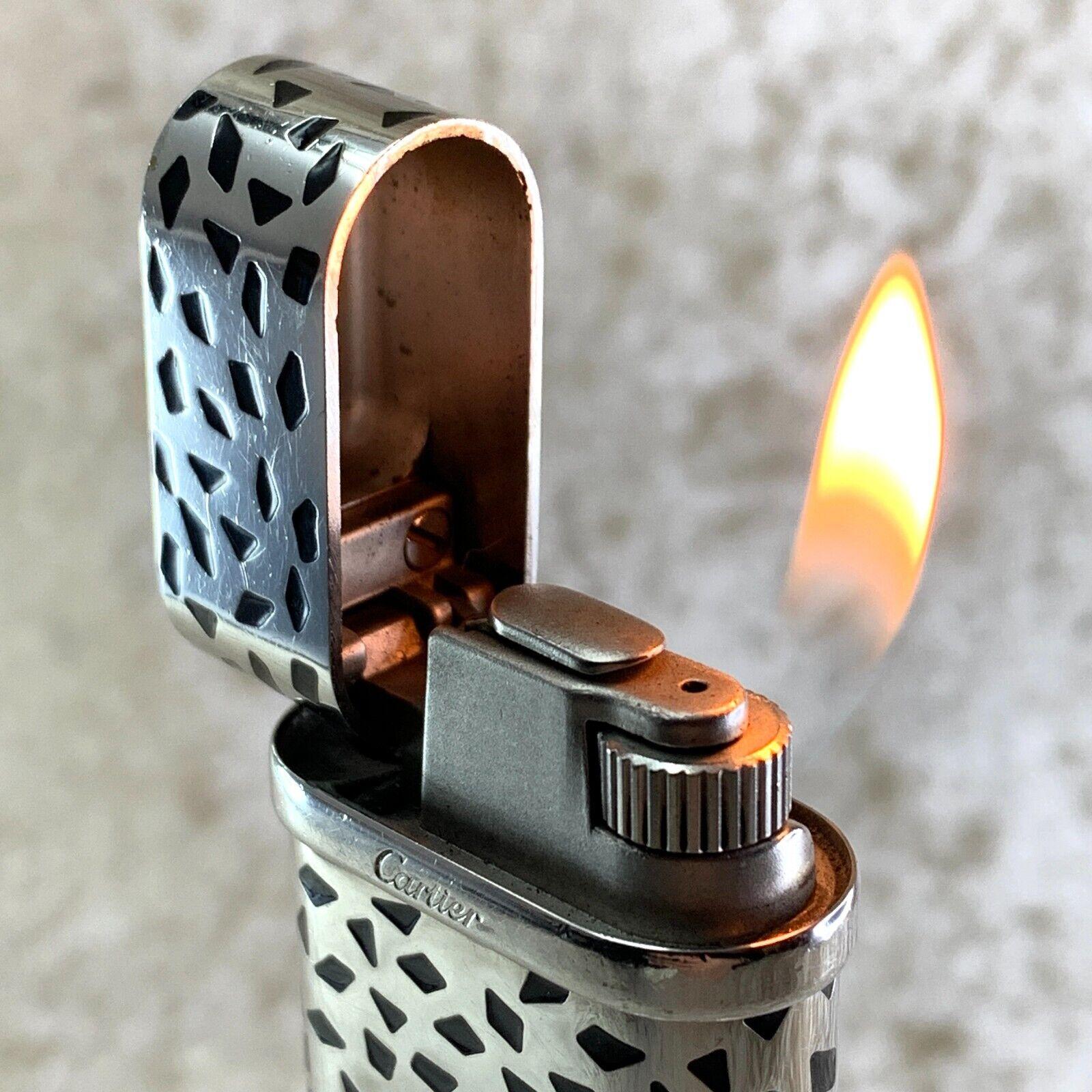 Accendino Cartier vintage e raro con smalto nero 