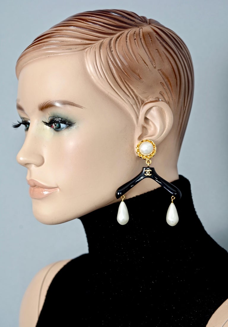 Chanel hanger earrings deals