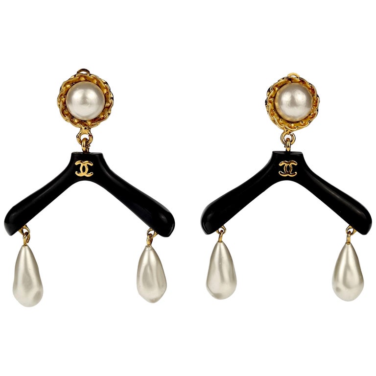 Chanel Gold CC and Pearl Drop Earrings For Sale at 1stDibs