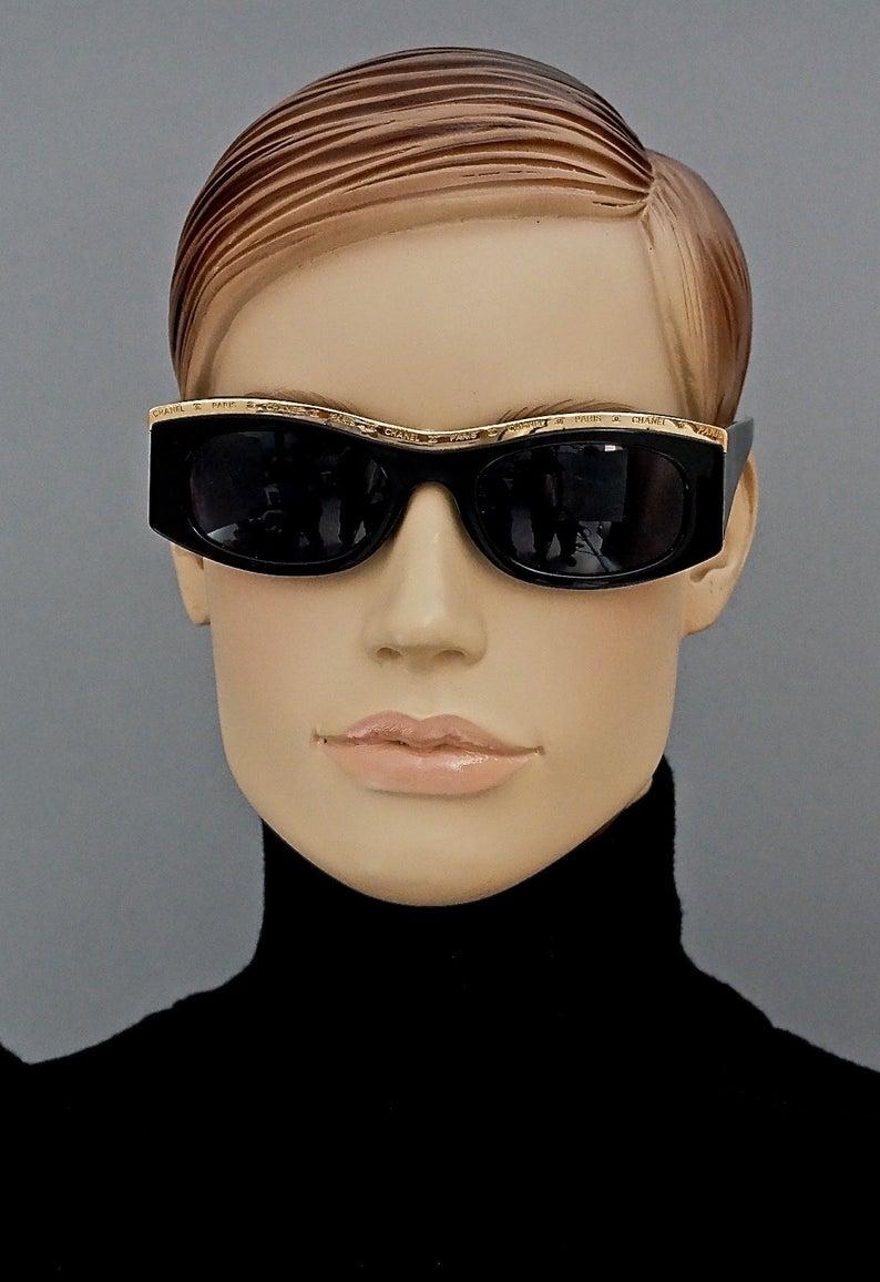 【入手困難】CHANEL べっ甲 柄 sunglasses vintage 黒 Chanel Vintage Chanel Black with Large Gold CC Logo