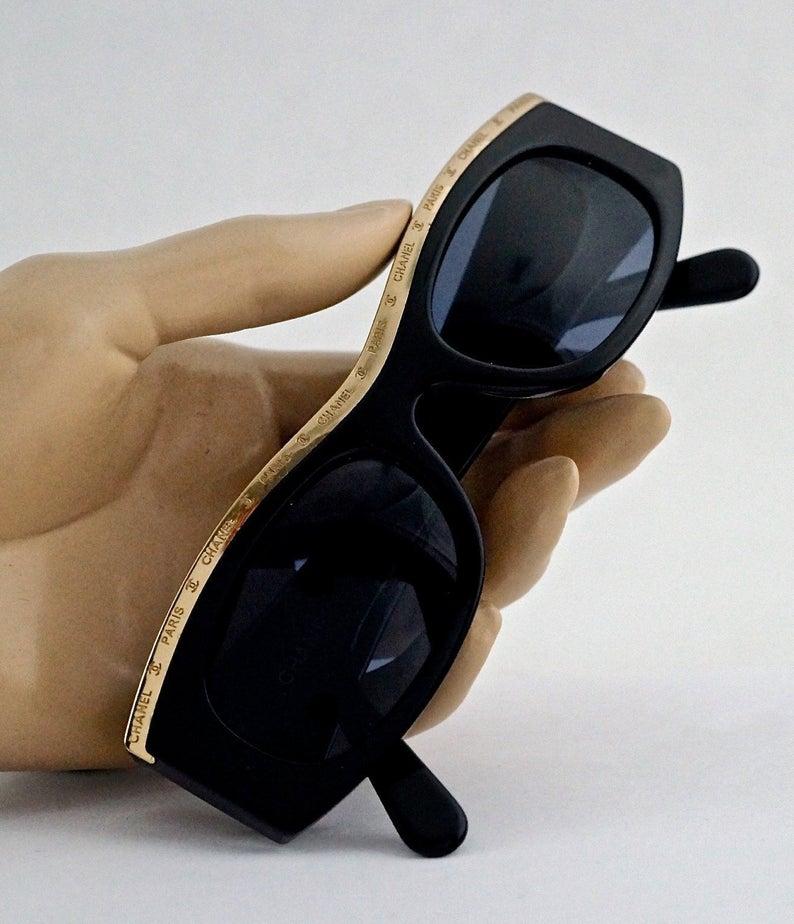 【入手困難】CHANEL べっ甲 柄 sunglasses vintage 黒 Vintage RARE CHANEL Logo Metal Top Rim Sunglasses at 1stDibs