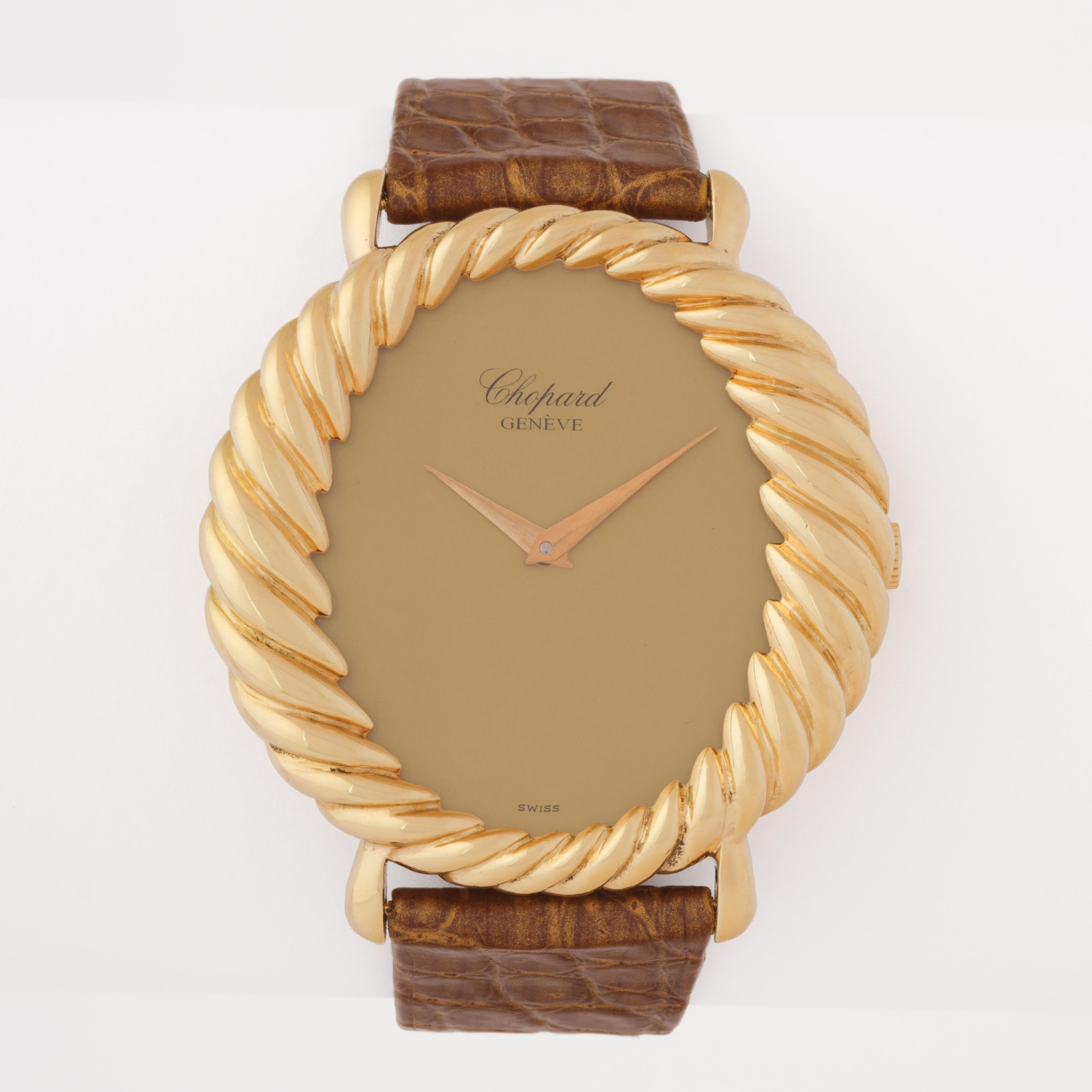 Modernist Vintage Rare Chopard Model 4015/1 18 Karat Yellow Gold Card For Sale