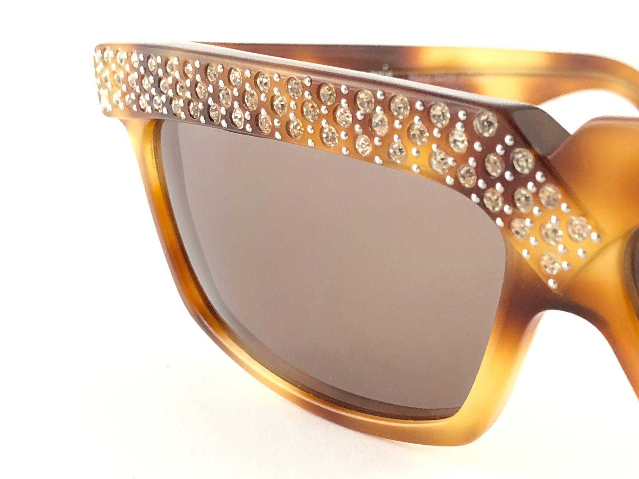 Lunettes de soleil vintage rares Claude Montana 555053 couleur écailles de fumée et strass, 1989 en vente 1