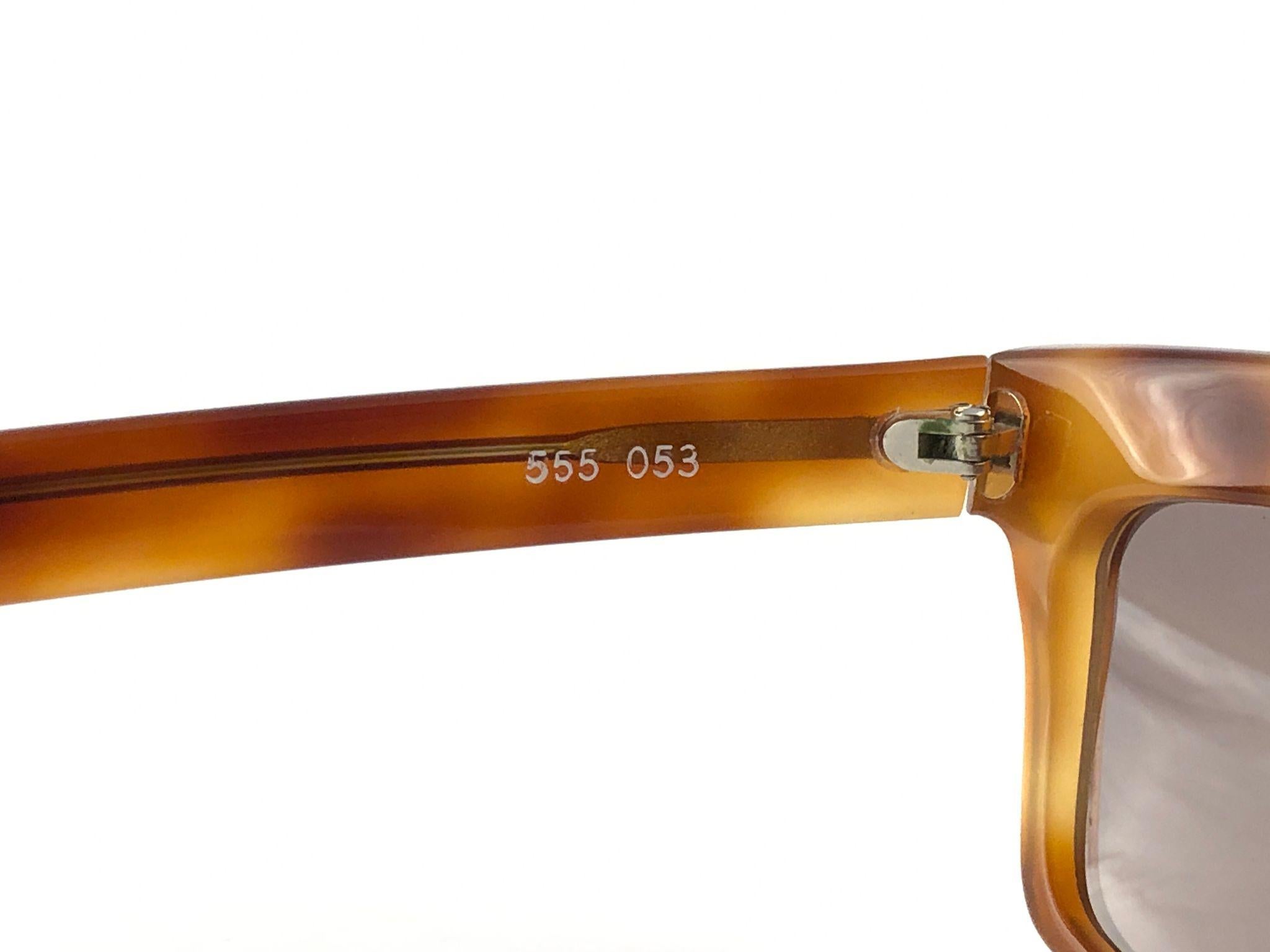 Lunettes de soleil vintage rares Claude Montana 555053 couleur écailles de fumée et strass, 1989 en vente 3