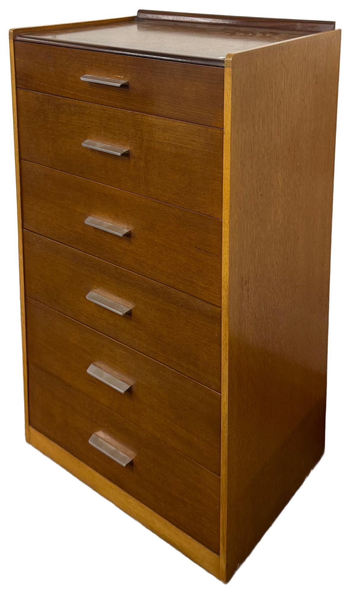 Teak Rara cassettiera Stag Fineline Tallboy di John & Sylvia dei primi anni '60. in vendita