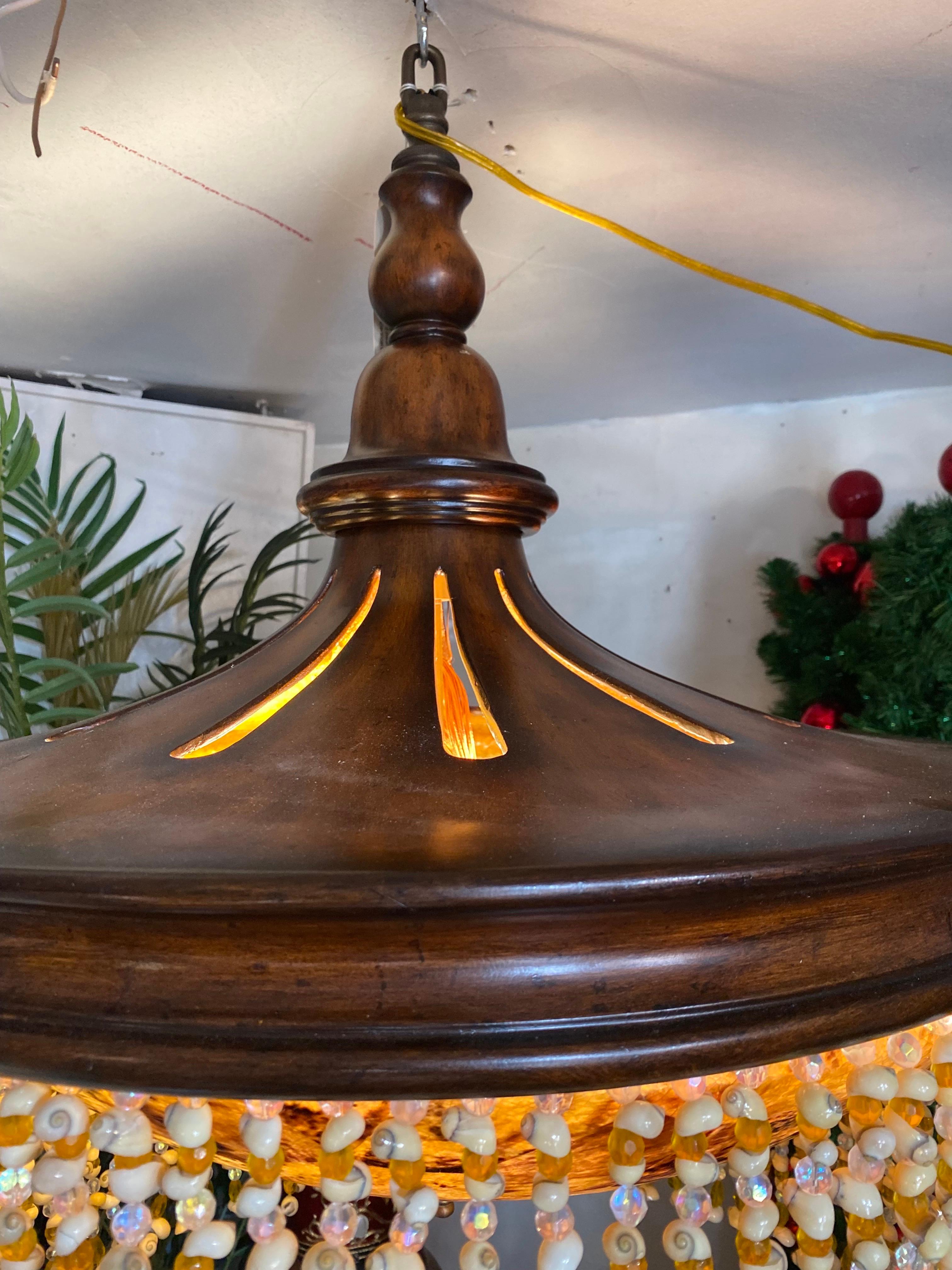 Rara araña elegante vintage de madera de teca y conchas de Maitland-Smith finales del siglo XX en venta