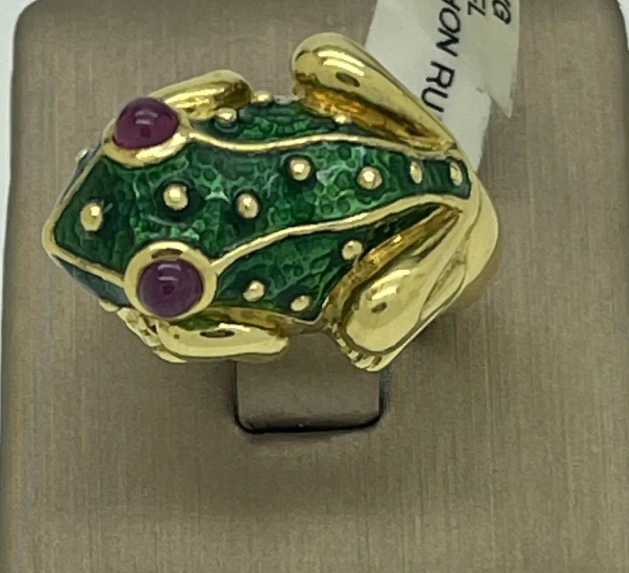 Vintage Rare Enamel And Ruby Frog Ring In 18k.

- Size 6.5.

Extremely rare to find, one of the kind. Stand out of the crowd with this unique ring.