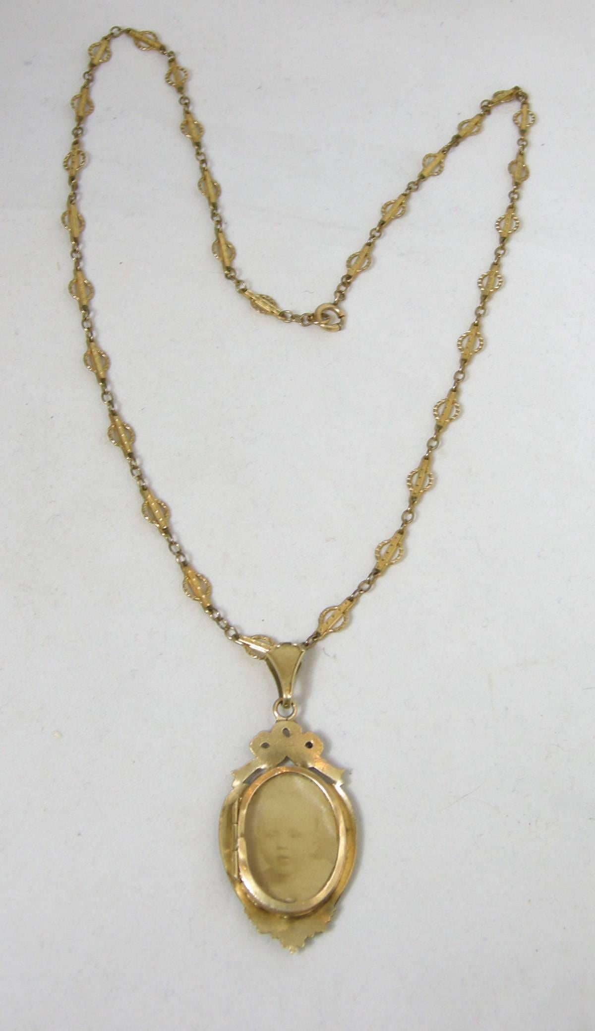 Victorian Vintage Gold-Filled Cloisonné Locket Necklace In Excellent Condition For Sale In New York, NY