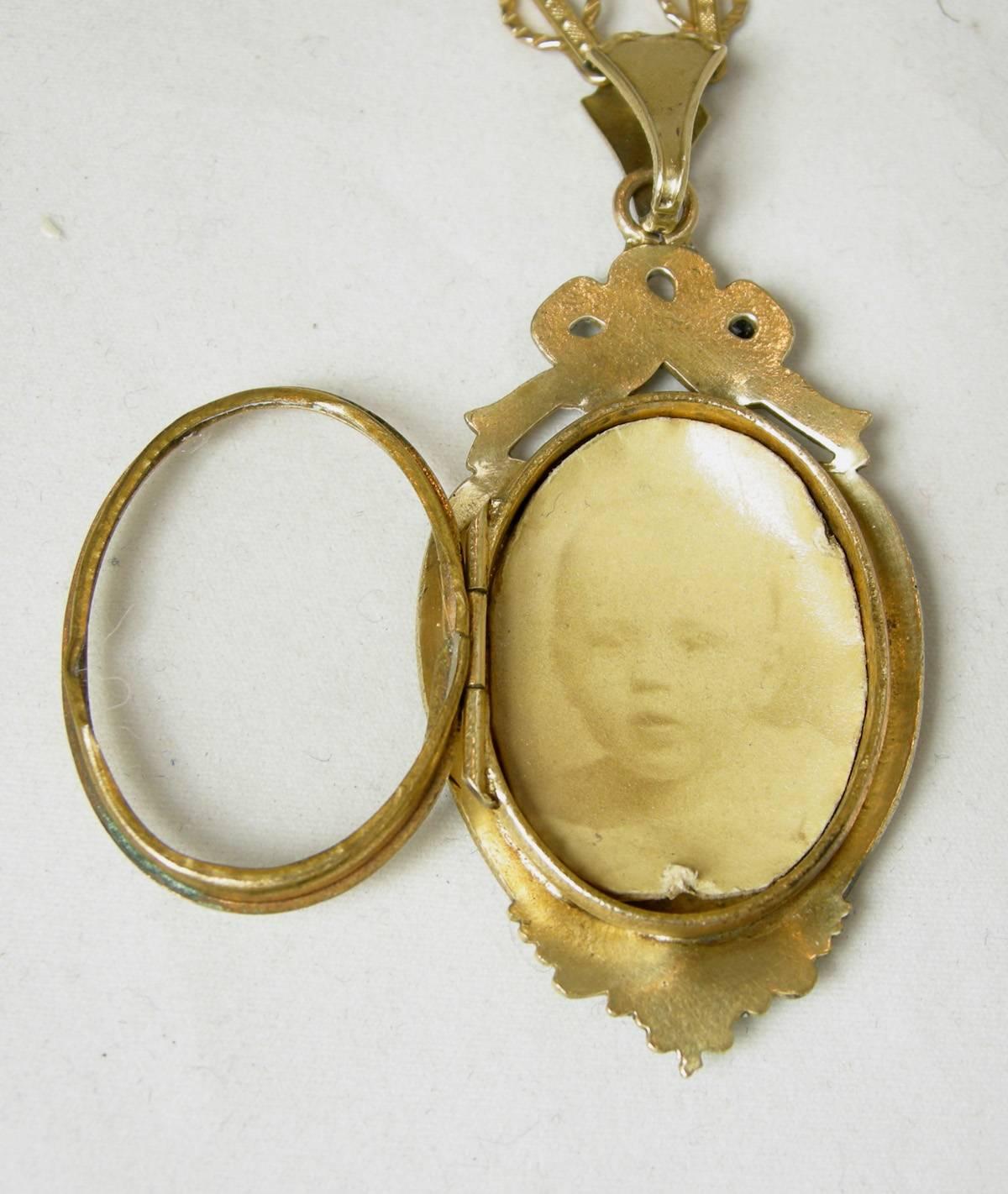 Victorian Vintage Gold-Filled Cloisonné Locket Necklace For Sale 1