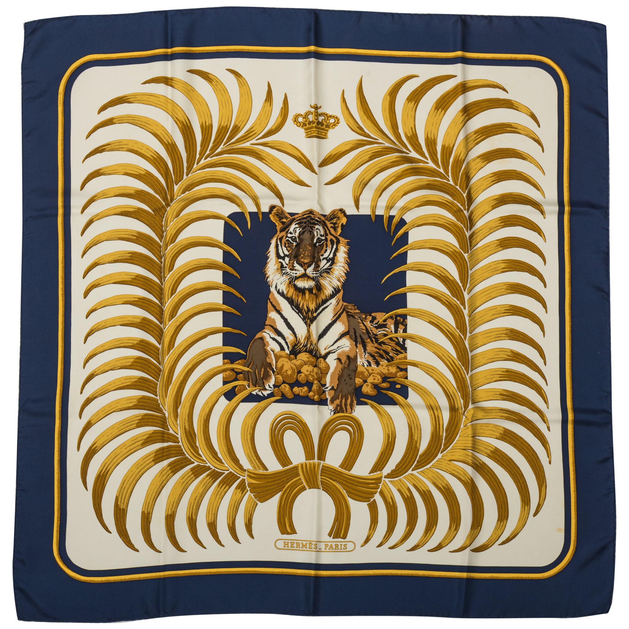 Hermès - Rare écharpe vintage en soie bleu marine avec tigre en vente