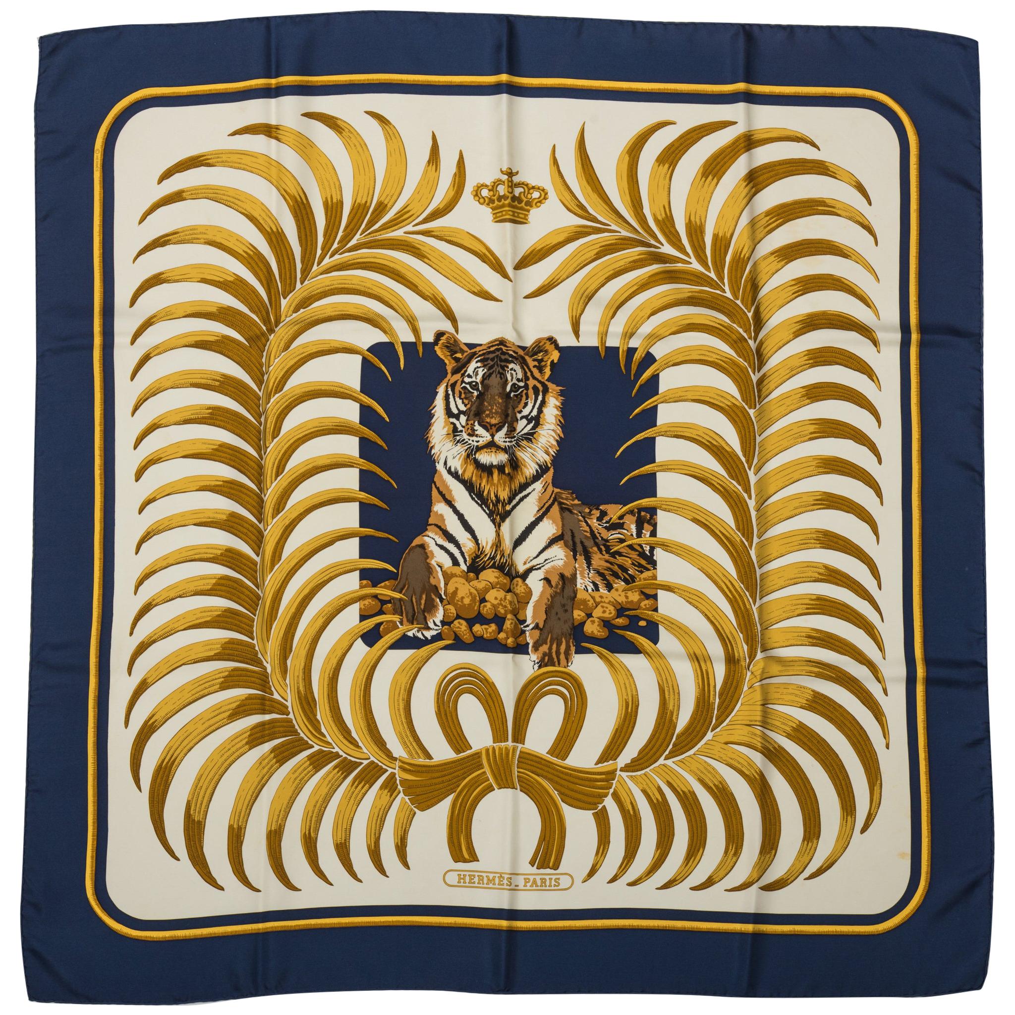 SELTENer Hermès Marineblauer Seiden-Tiger-Schal im Angebot