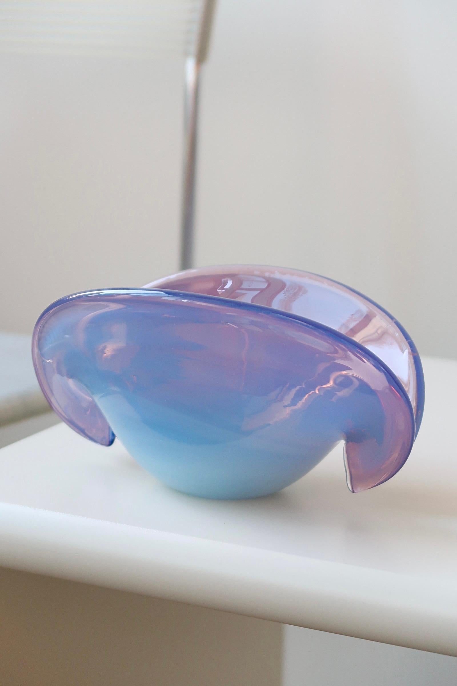 Late 20th Century Vintage Rare Italian Murano 1970s Shell Clam Bowl Purple Opal Glass For Sale