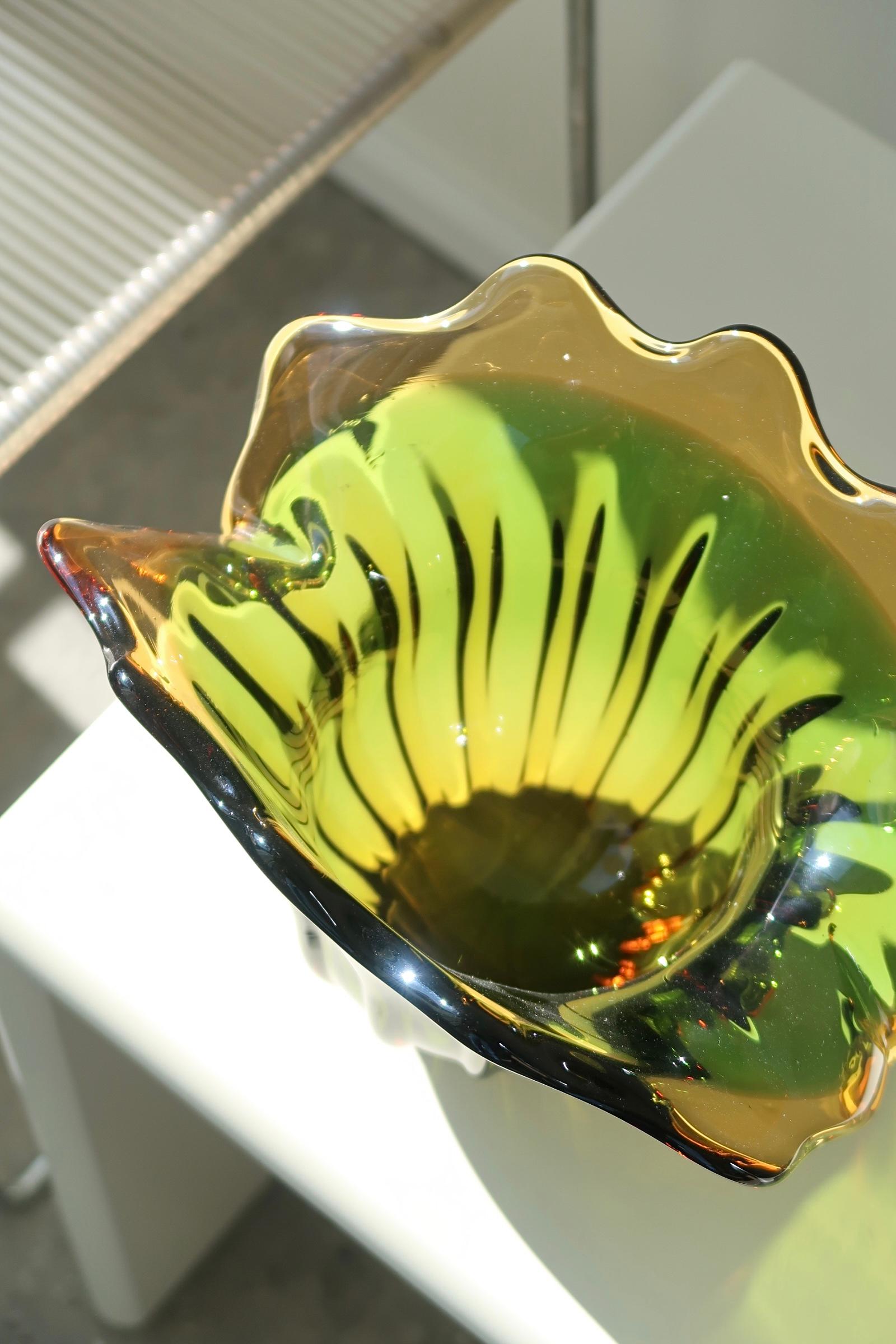 Late 20th Century Vintage Rare Italian Murano Sommerso 1970s Shell Clam Bowl Green Yellow Glass
