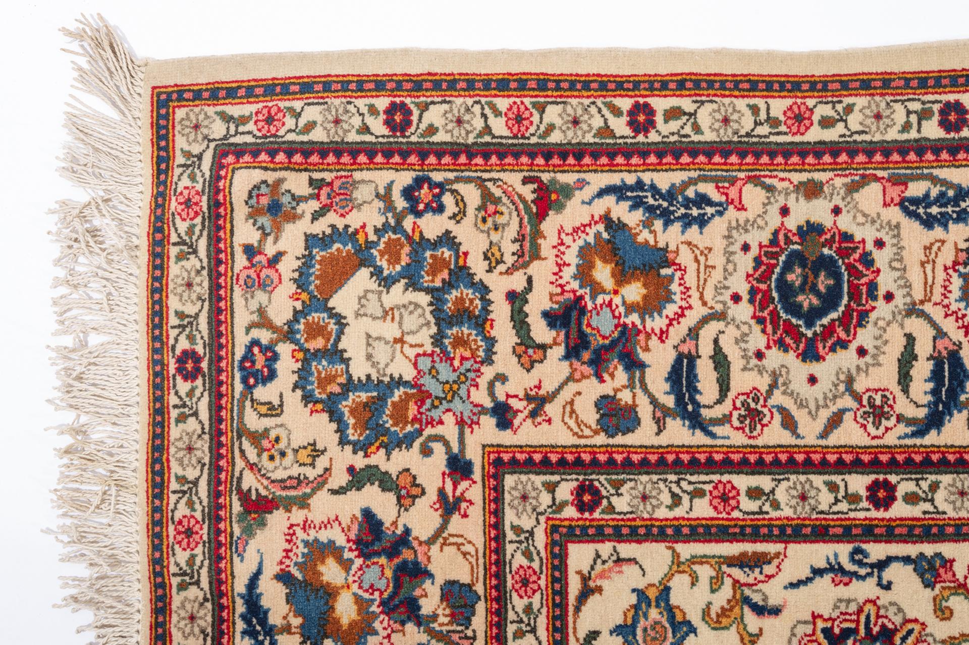 Vintage Rare Ivory Oriental Carpet For Sale 2